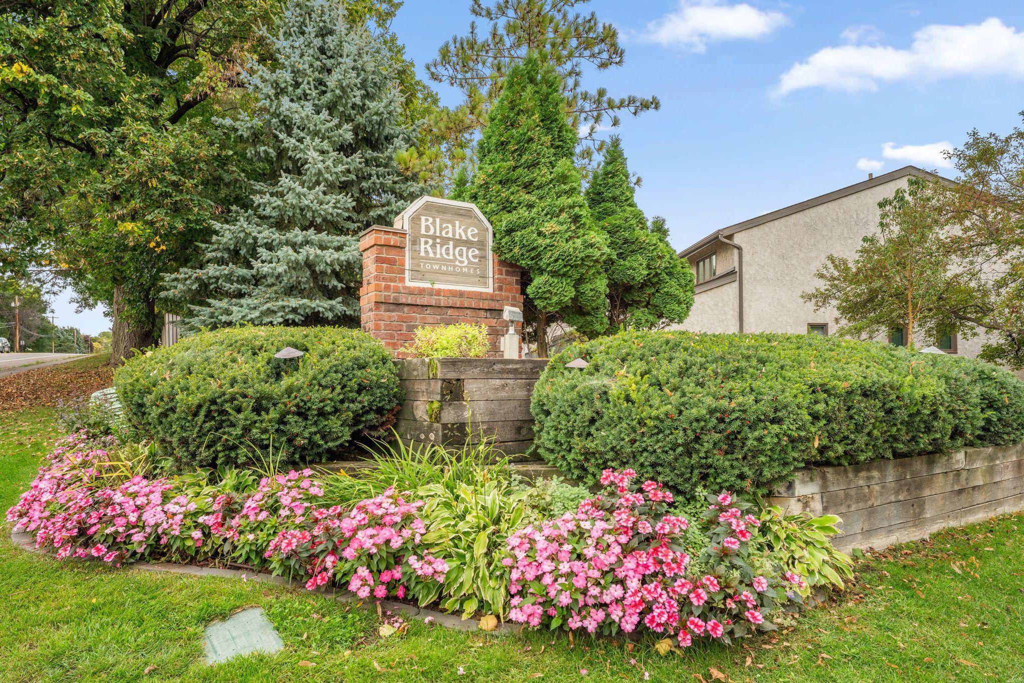 6121 Blake Ridge RD, Edina, MN 55436