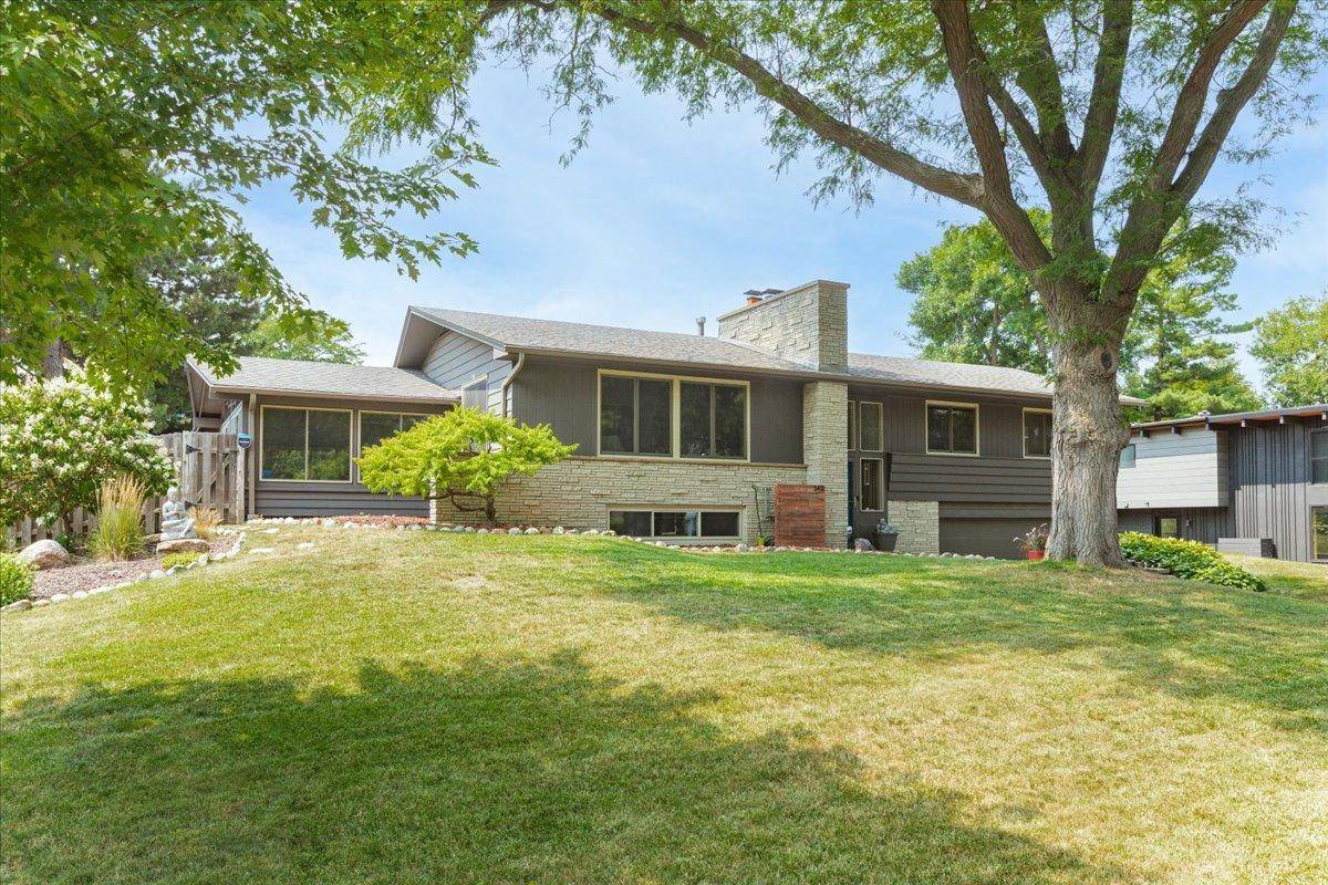 140 Brunswick AVE S, Golden Valley, MN 55416