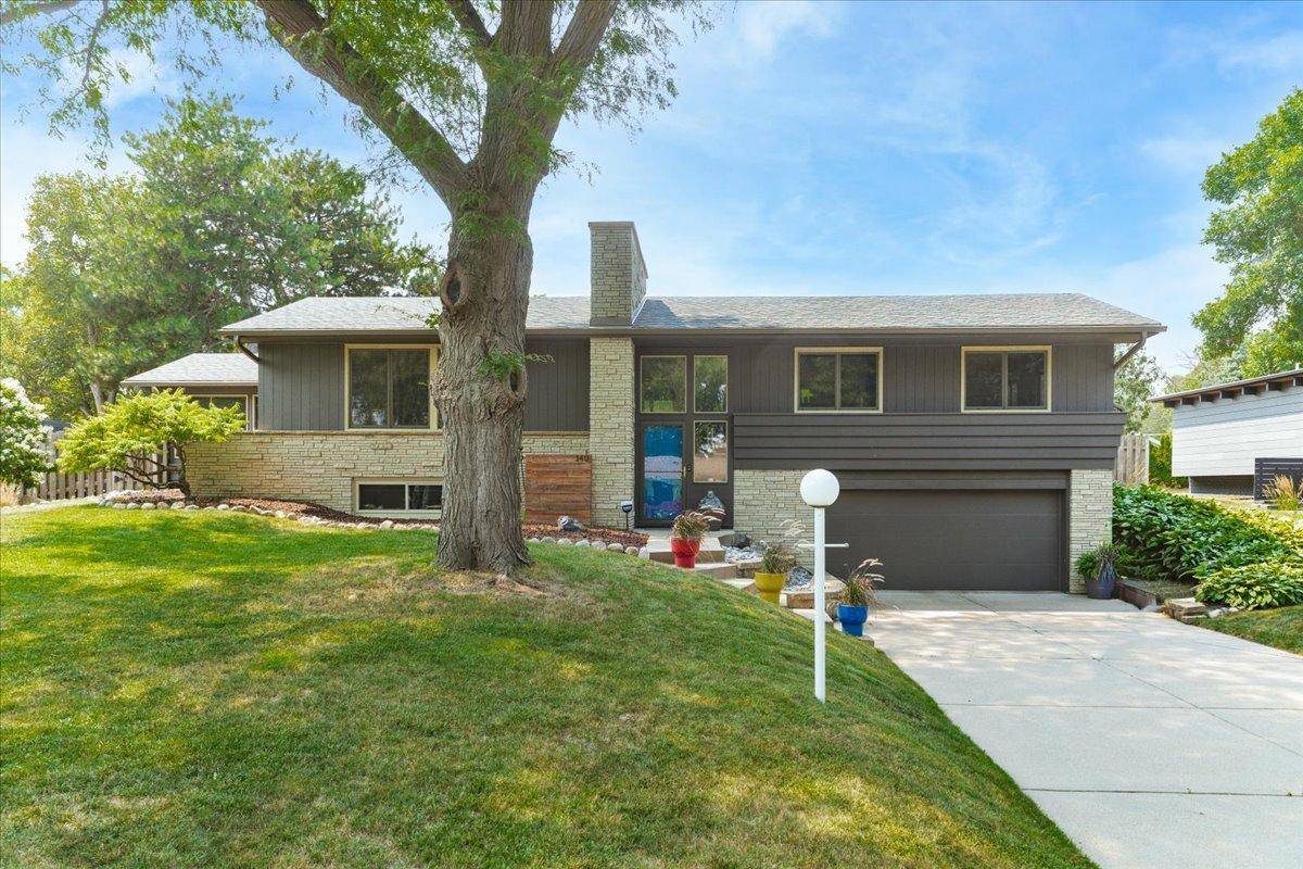 140 Brunswick AVE S, Golden Valley, MN 55416
