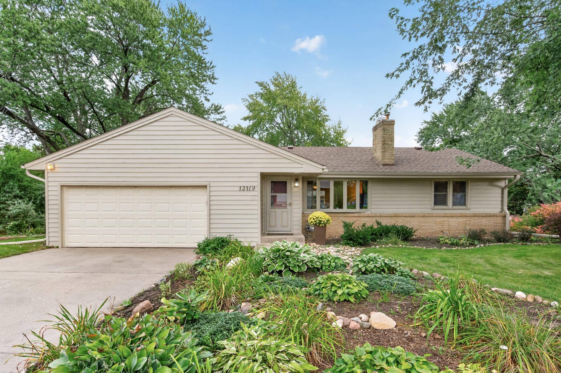 13819 Bellevue DR, Minnetonka, MN 55345