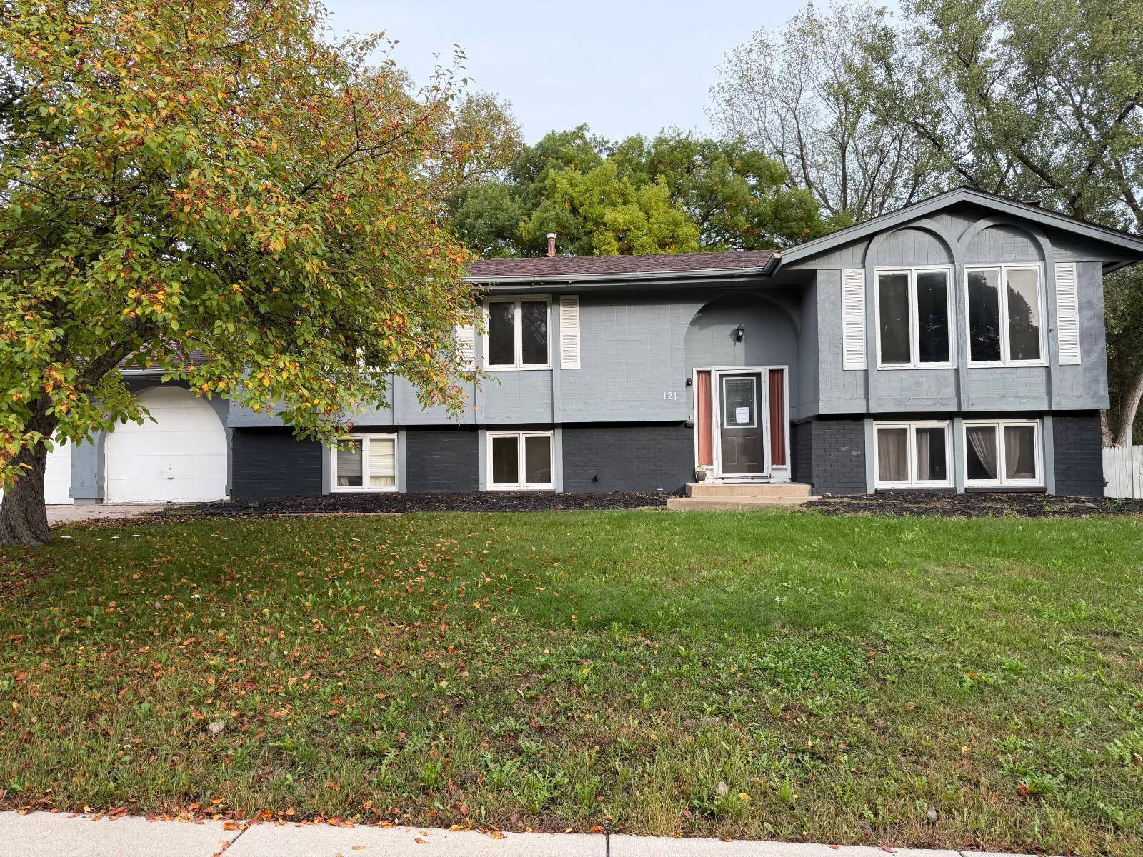 121 Chaparral DR, Apple Valley, MN 55124