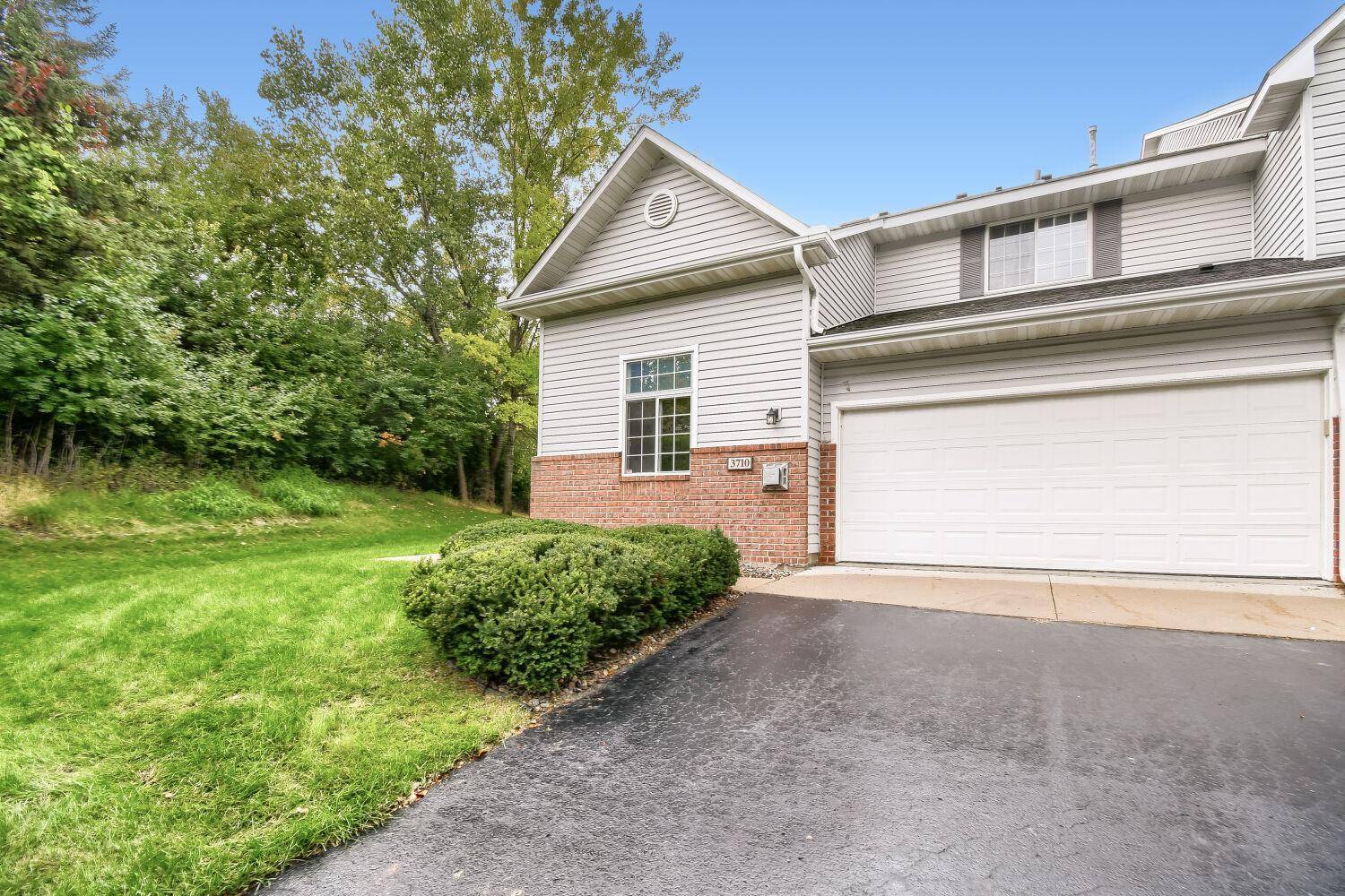 3710 Vermilion CT S, Eagan, MN 55122