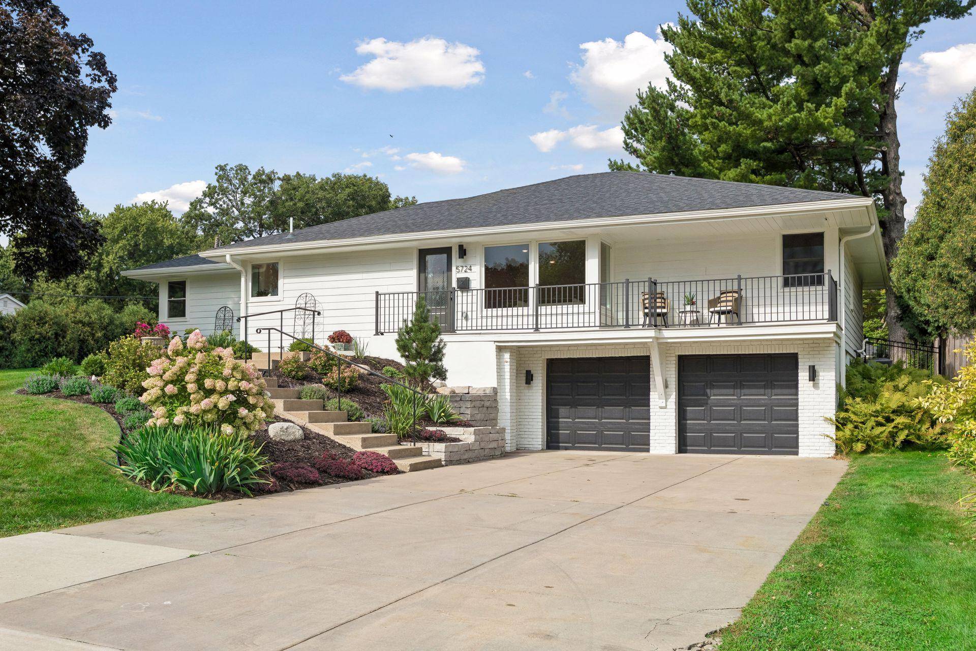 5724 Code AVE, Edina, MN 55436