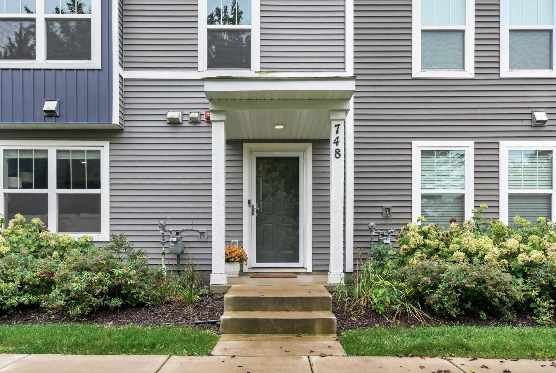748 Midtown LN #02, New Brighton, MN 55112