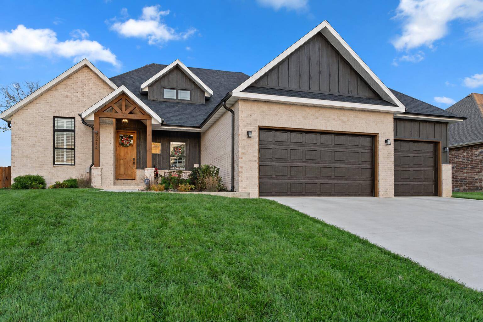 3214 N Marlin DR, Ozark, MO 65721