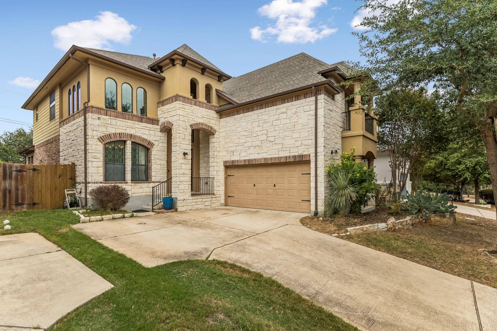 205 E Adelanta PL, Round Rock, TX 78681