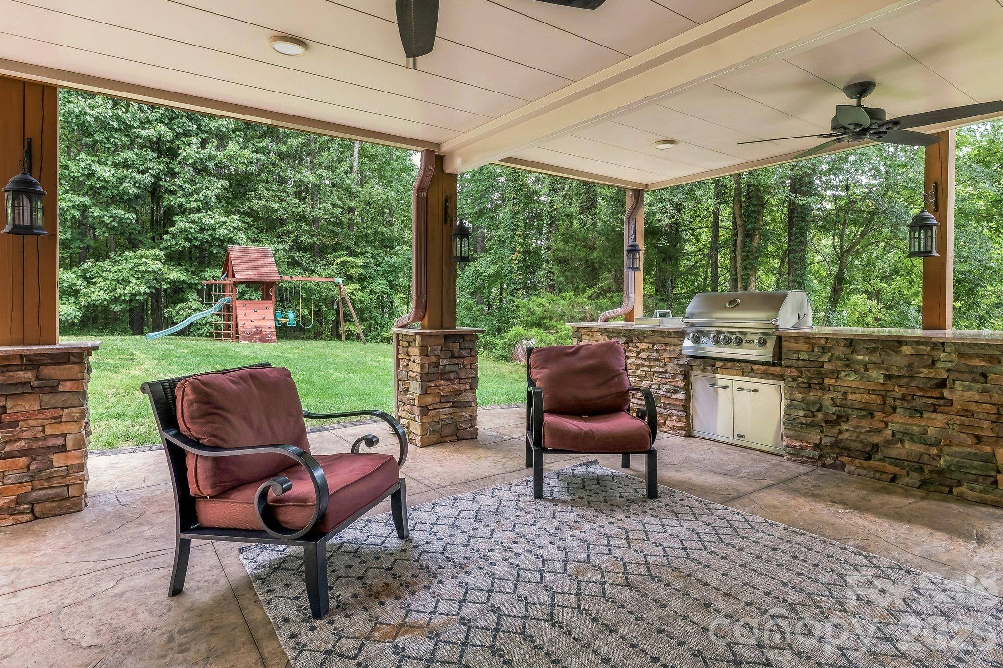 309 Stonewater Bay LN, Mount Holly, NC 28120