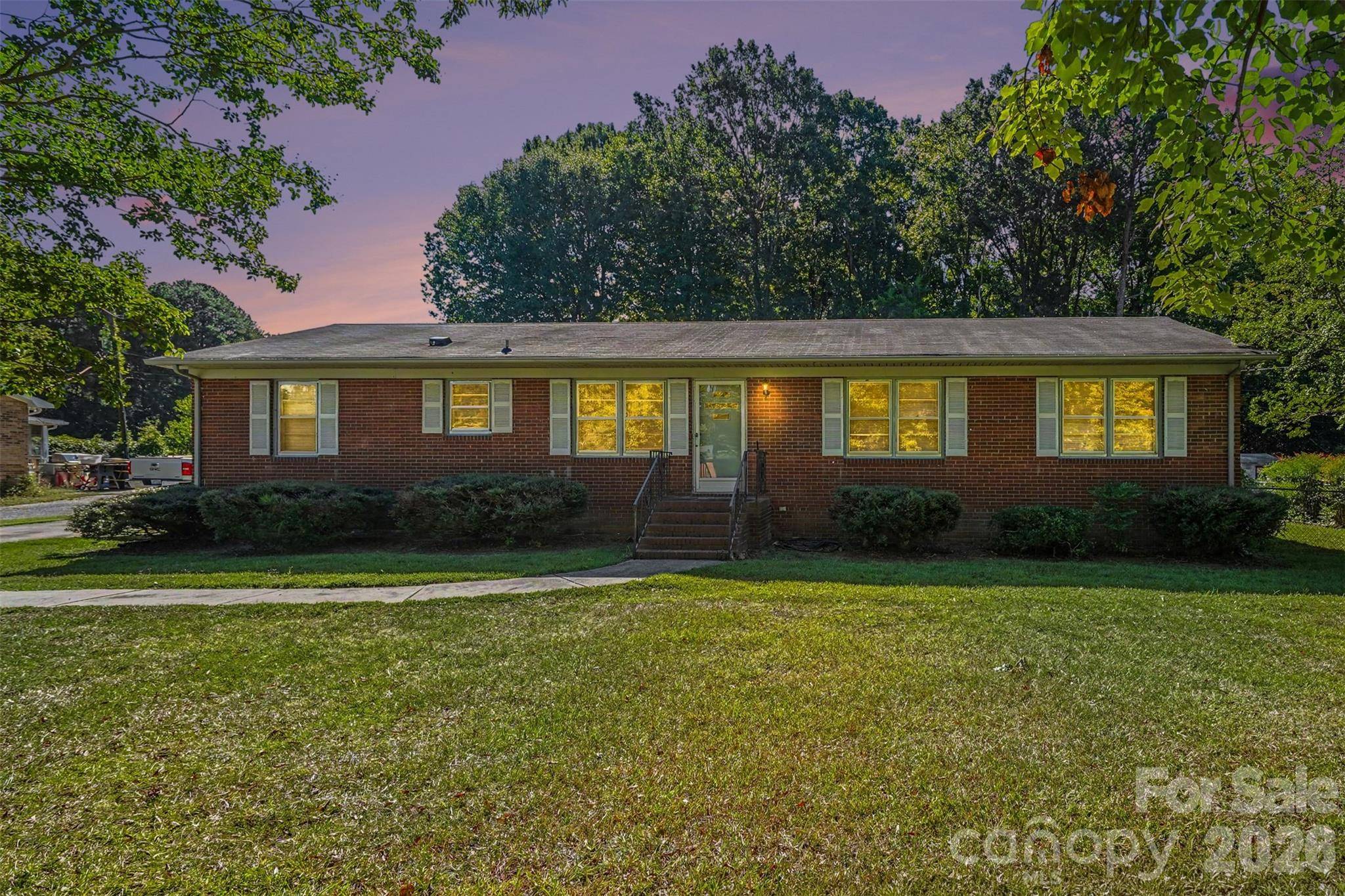 1204 Vickie LN, Matthews, NC 28104