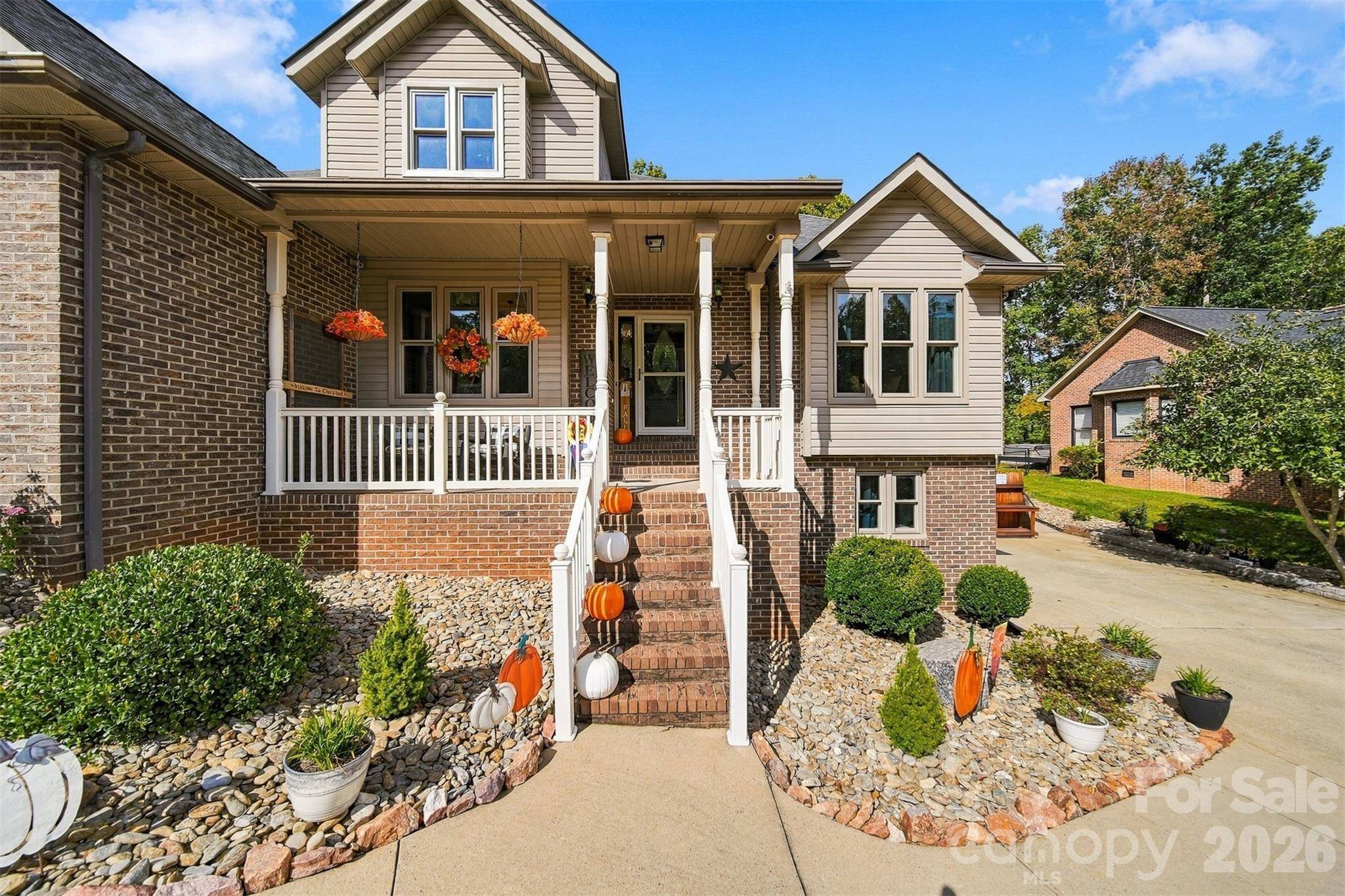3645 Wandering LN NE, Hickory, NC 28601