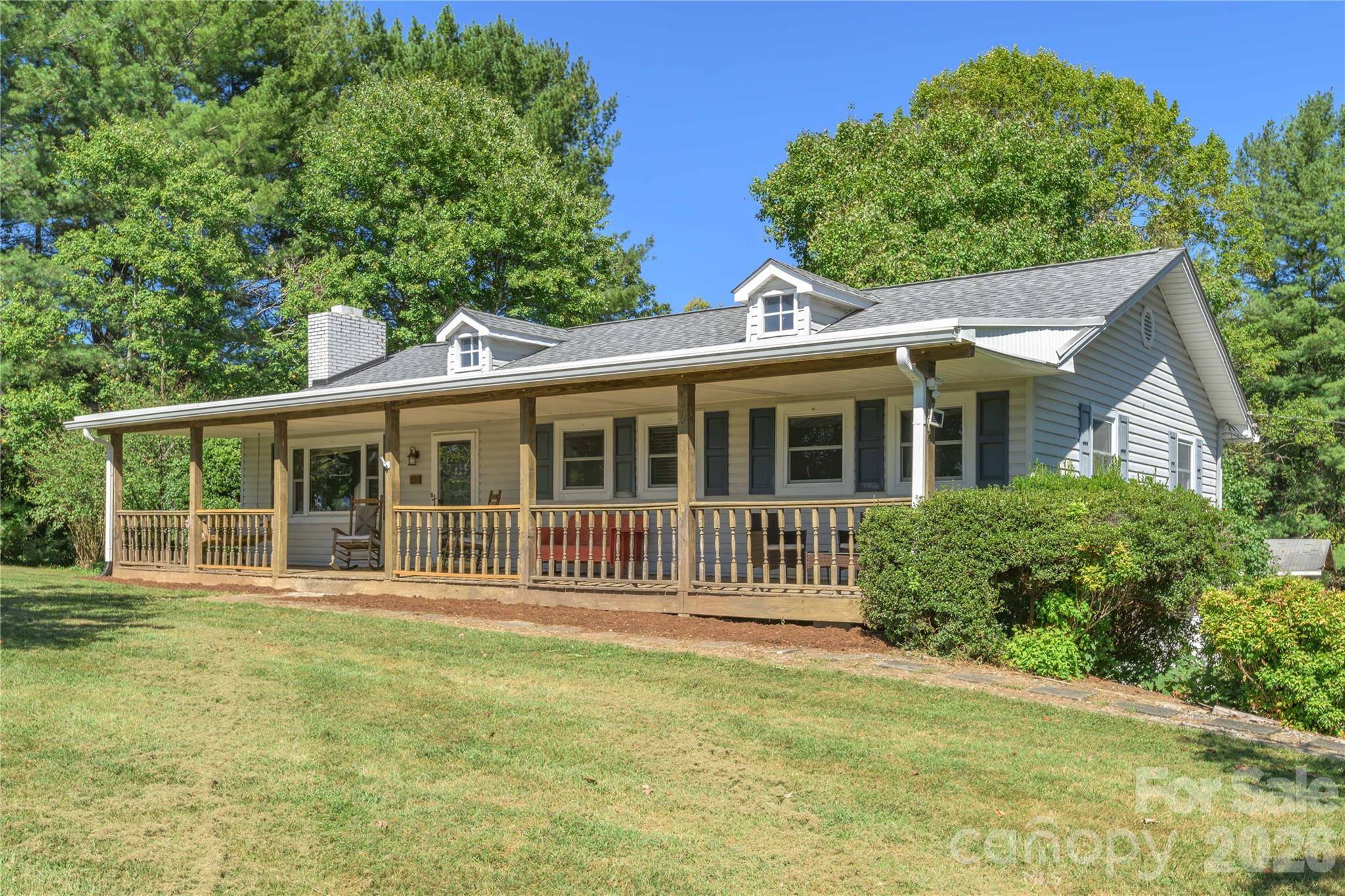 550 Enka Lake RD, Candler, NC 28715