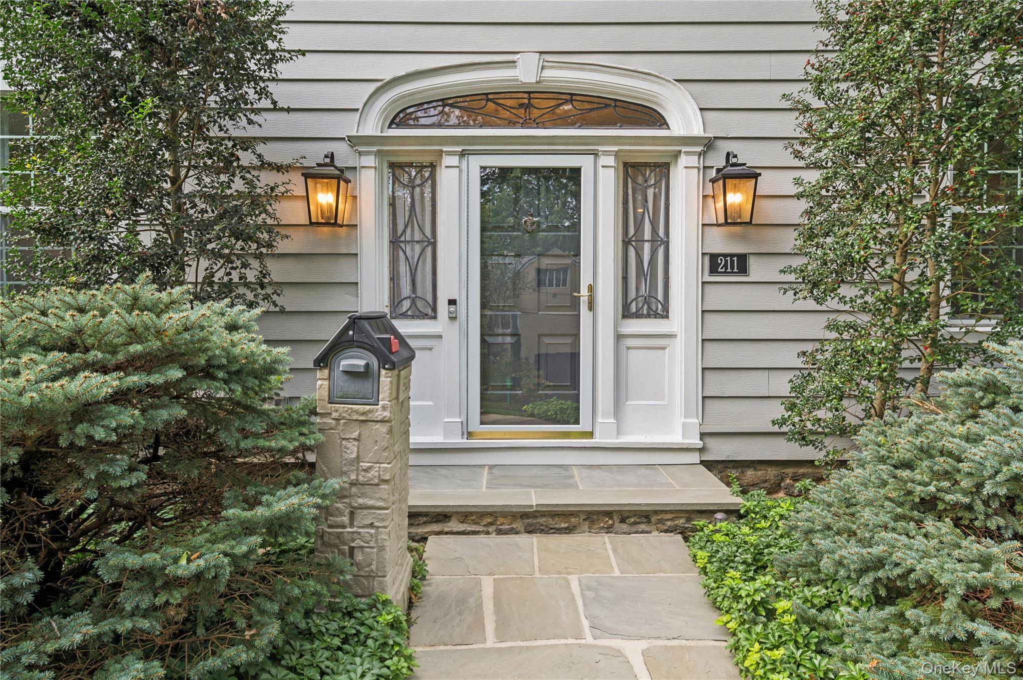 211 Douglas PL, Mount Vernon, NY 10552
