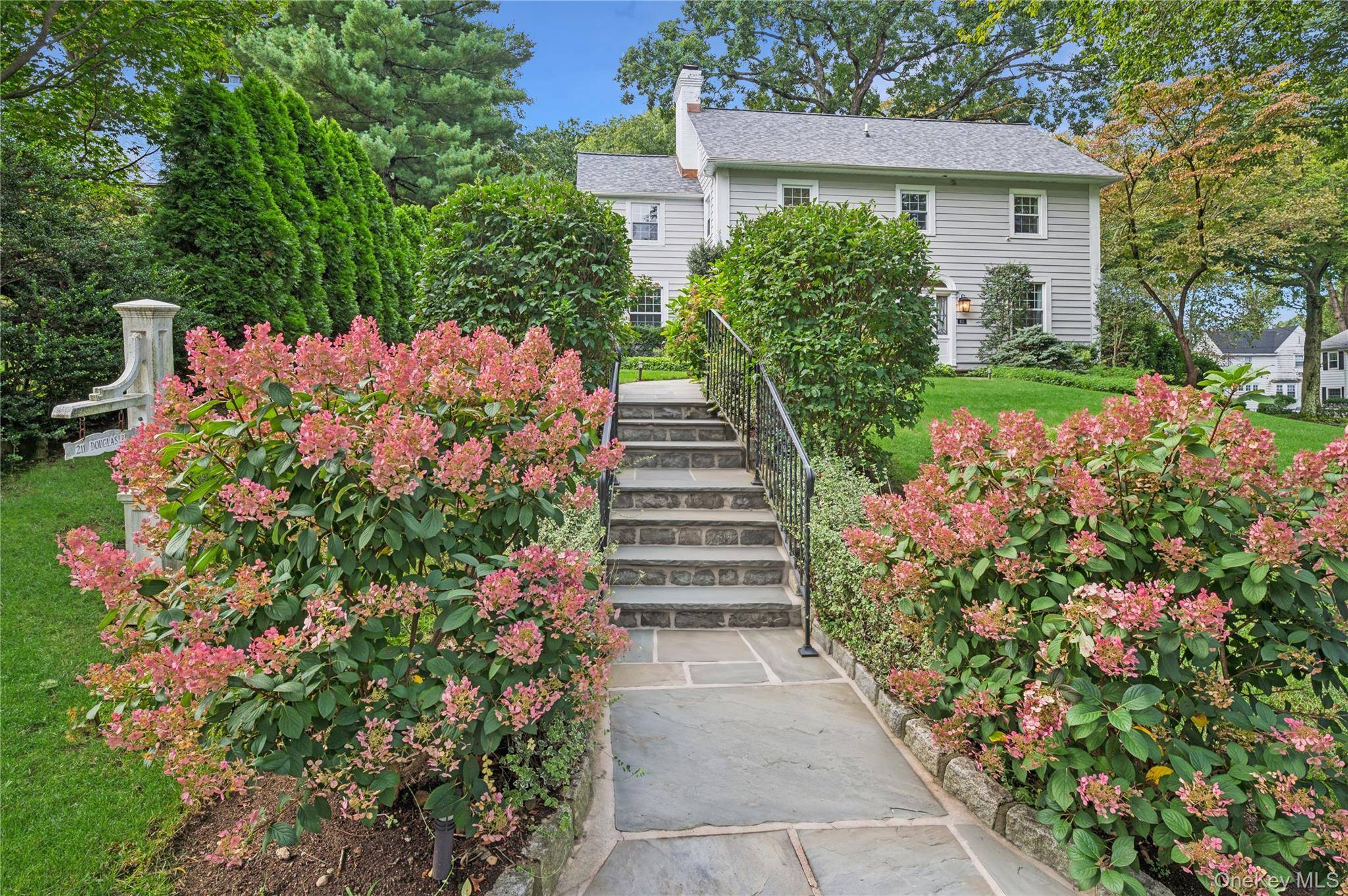 211 Douglas PL, Mount Vernon, NY 10552