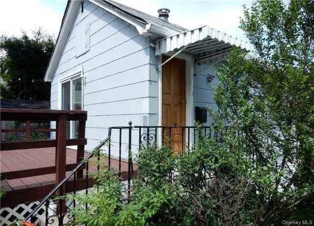 1 Birchwood AVE #Cottage, Port Washington, NY 11050