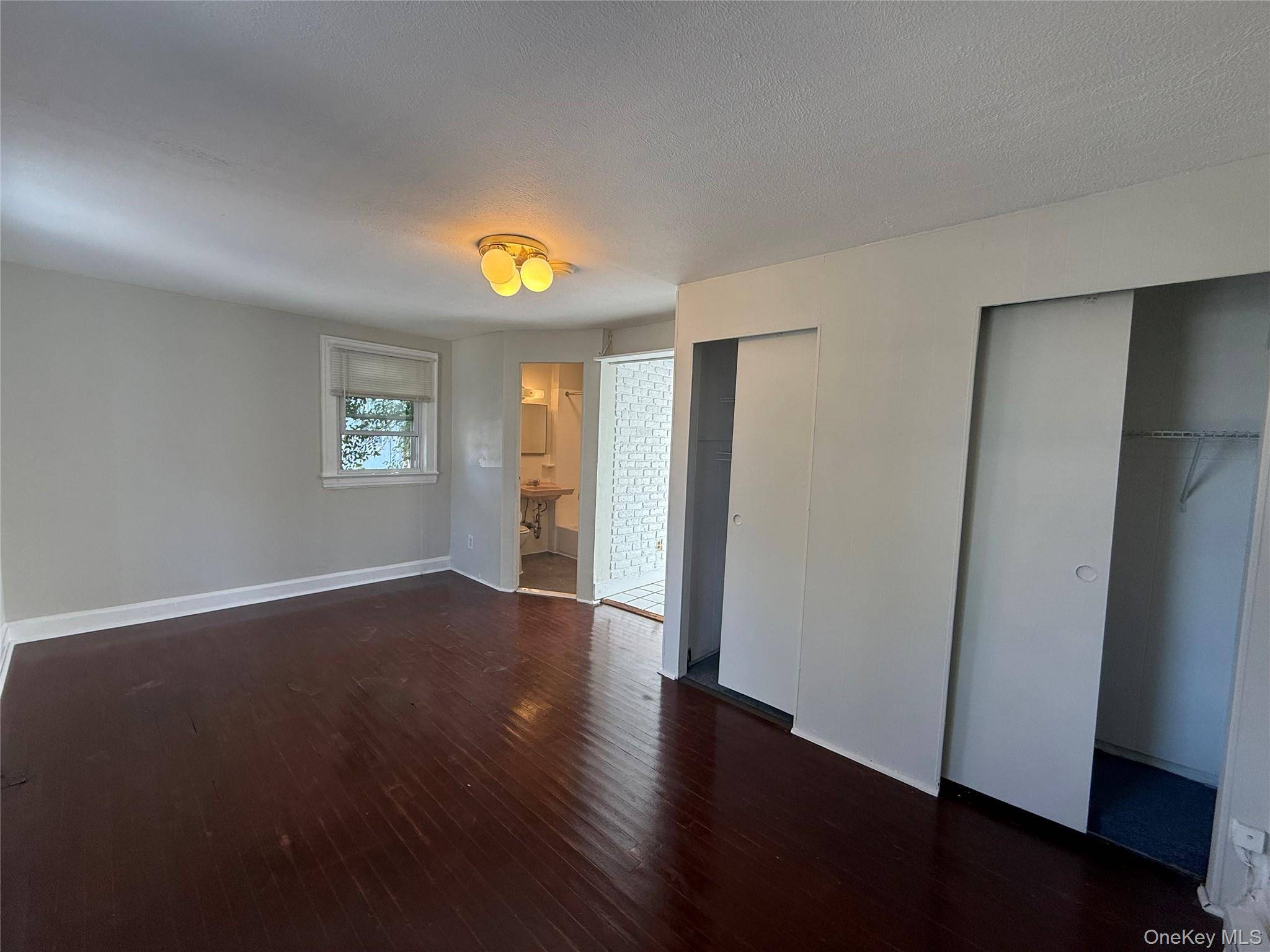 1 Birchwood AVE #Cottage, Port Washington, NY 11050
