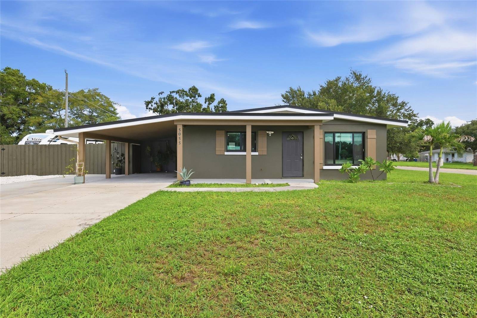5055 LAHAINA DR, Sarasota, FL 34232