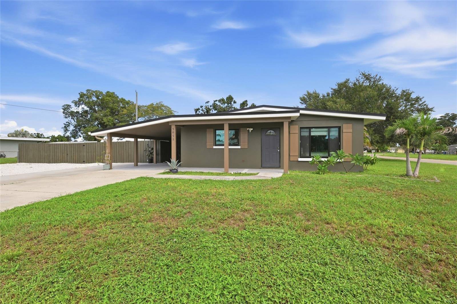 5055 LAHAINA DR, Sarasota, FL 34232