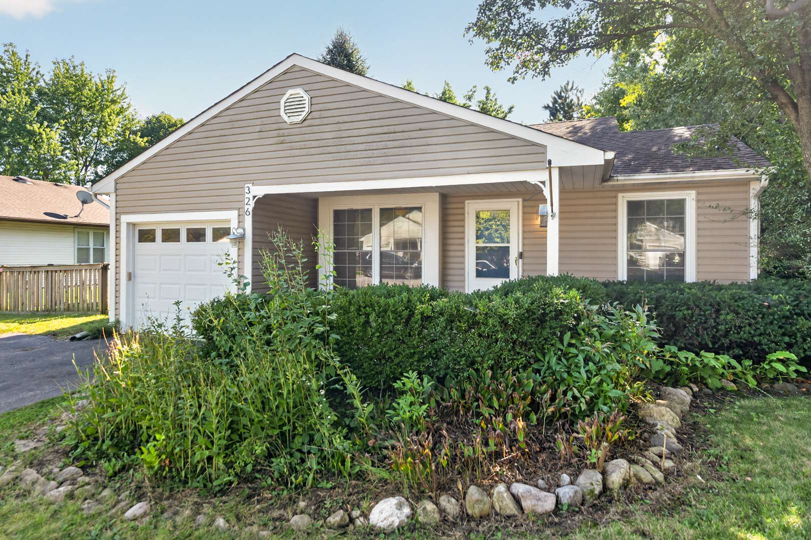 326 Danbury DR, Naperville, IL 60565