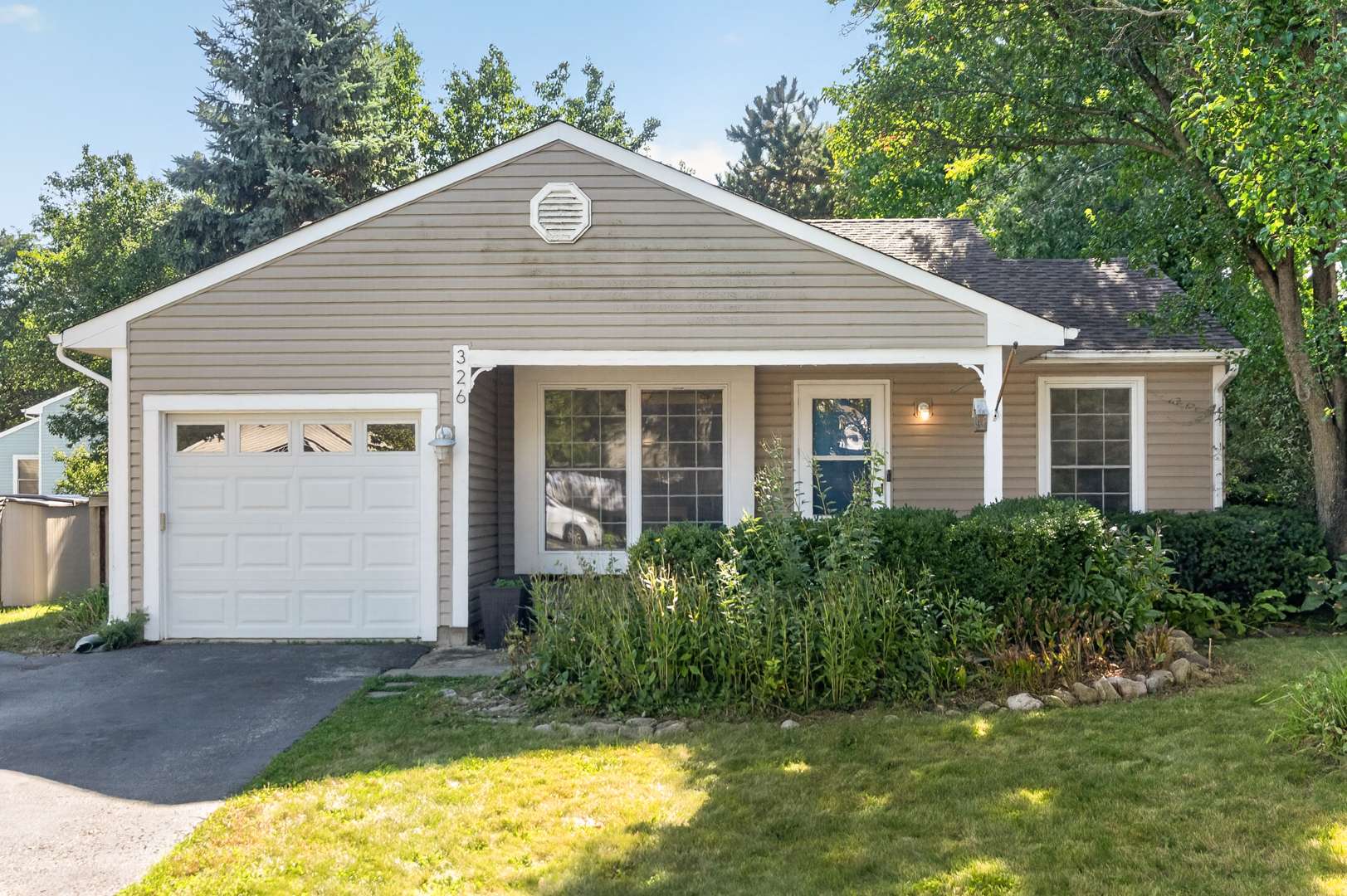 326 Danbury DR, Naperville, IL 60565