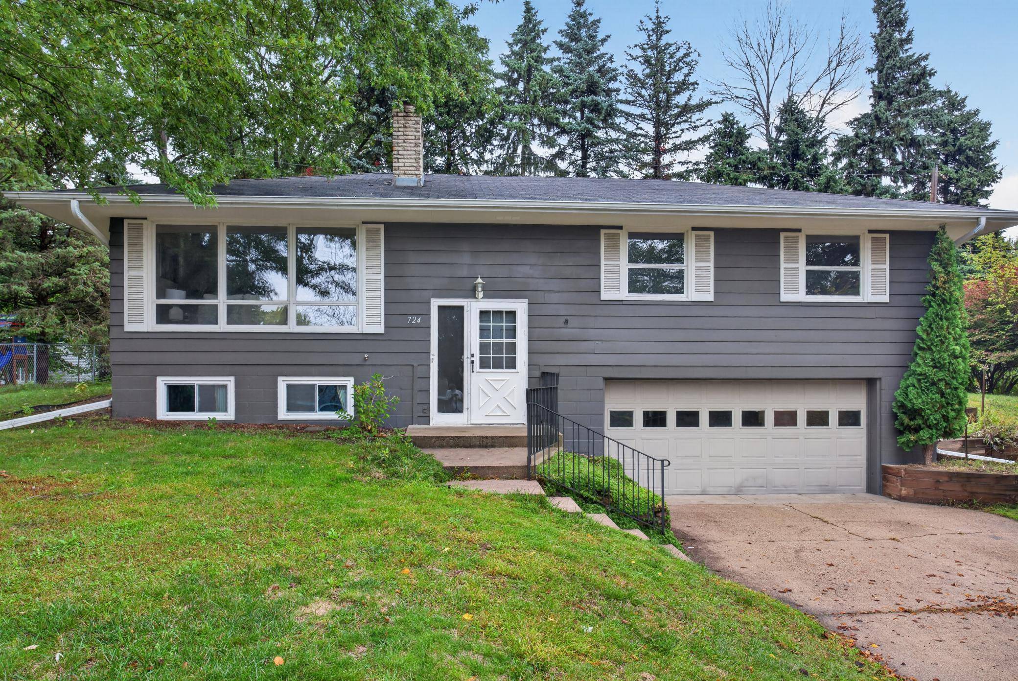 724 E 152nd ST, Burnsville, MN 55306