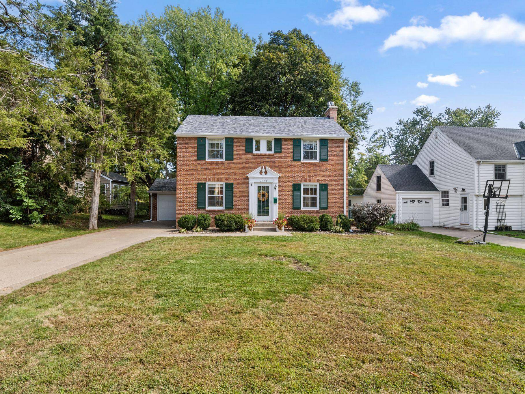 1776 Asbury ST, Falcon Heights, MN 55113