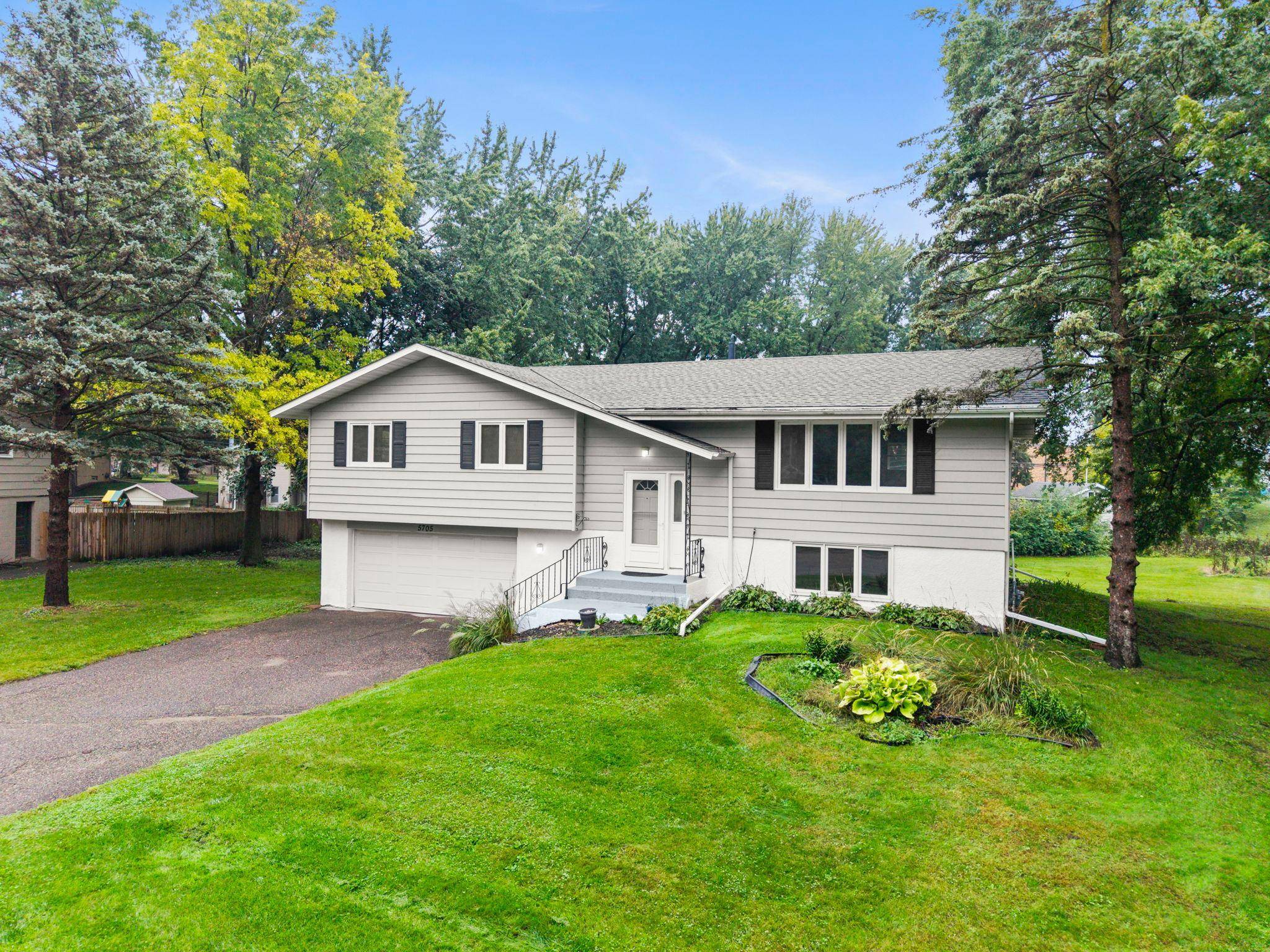 5705 Phoenix ST, Golden Valley, MN 55422