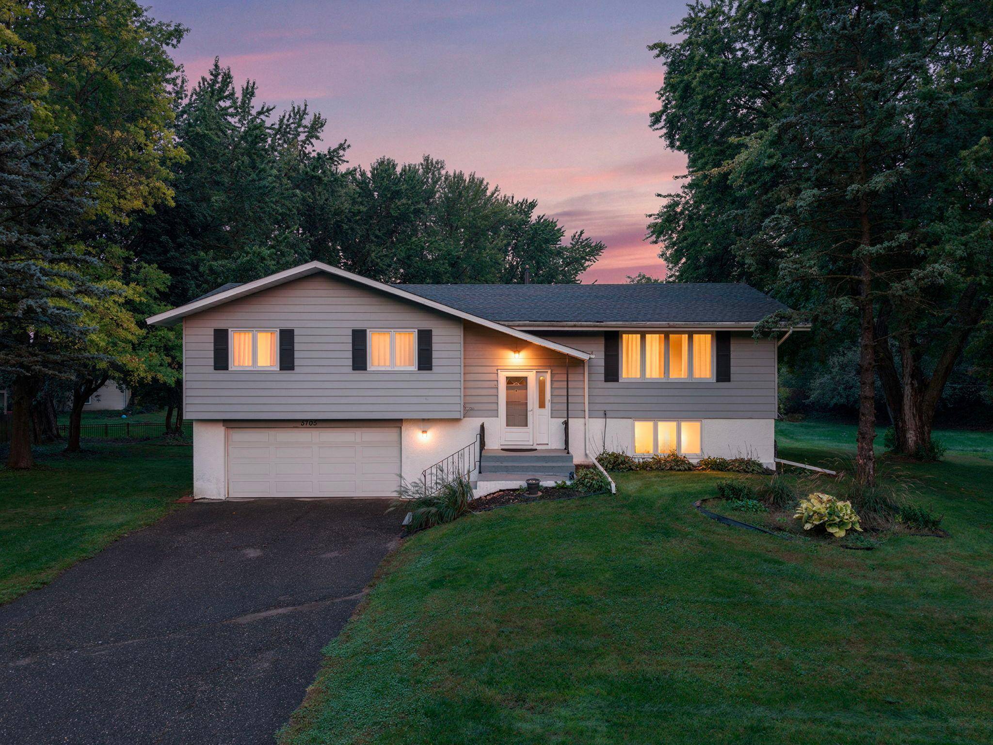 5705 Phoenix ST, Golden Valley, MN 55422