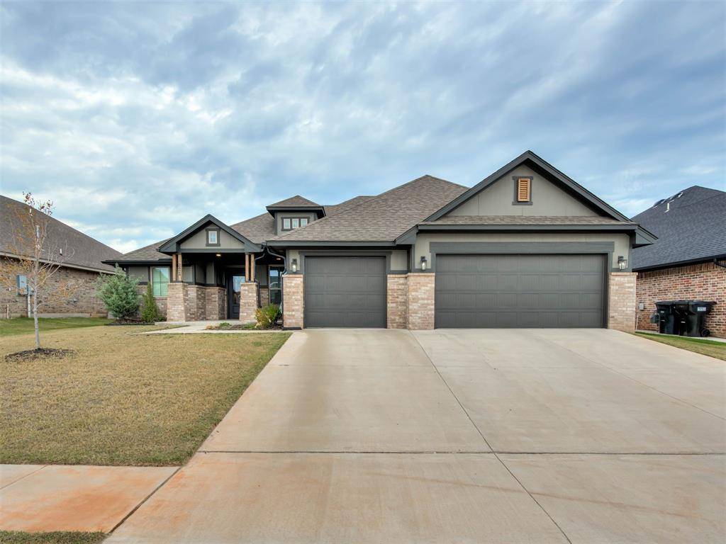 2424 Creekview TRL, Moore, OK 73160