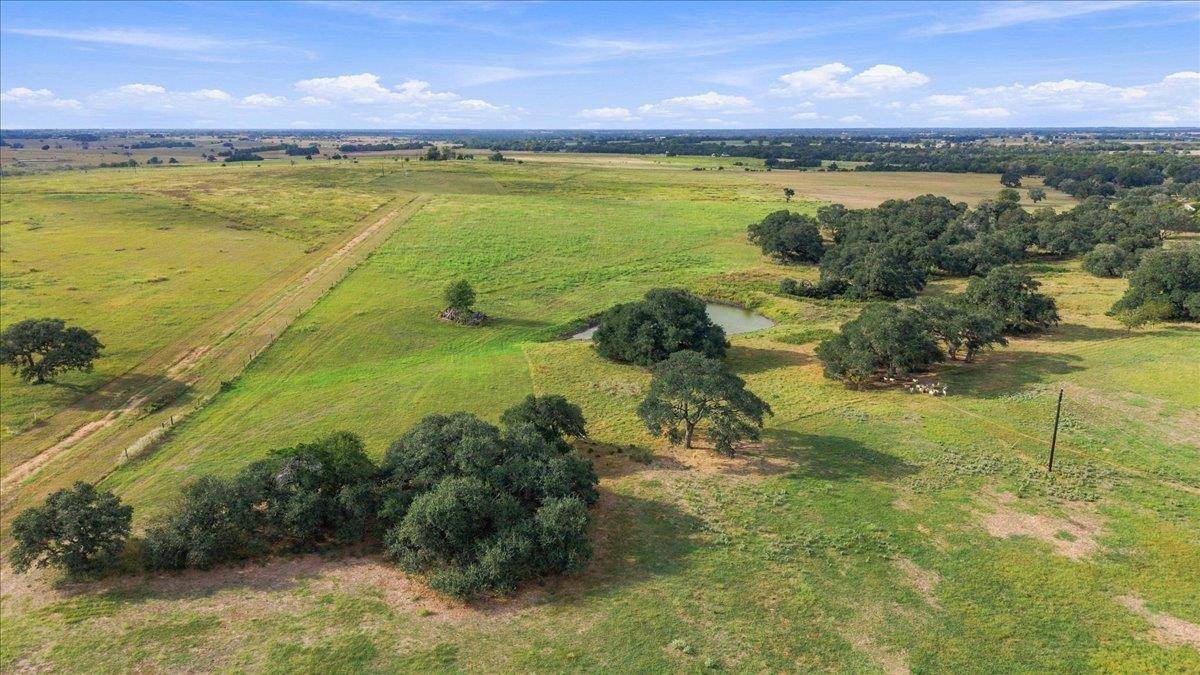 2561 Roitsch RD, Schulenburg, TX 78956