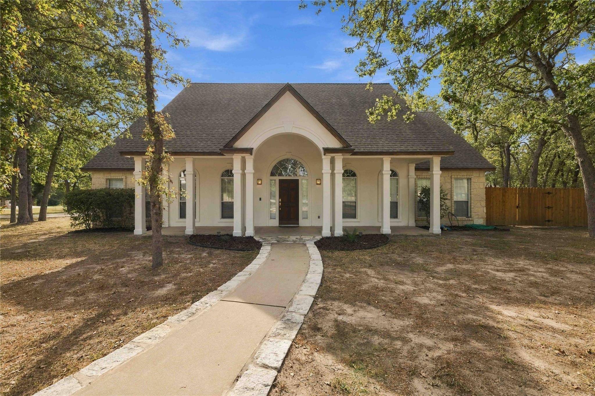 105 Pine Point CV, Elgin, TX 78621