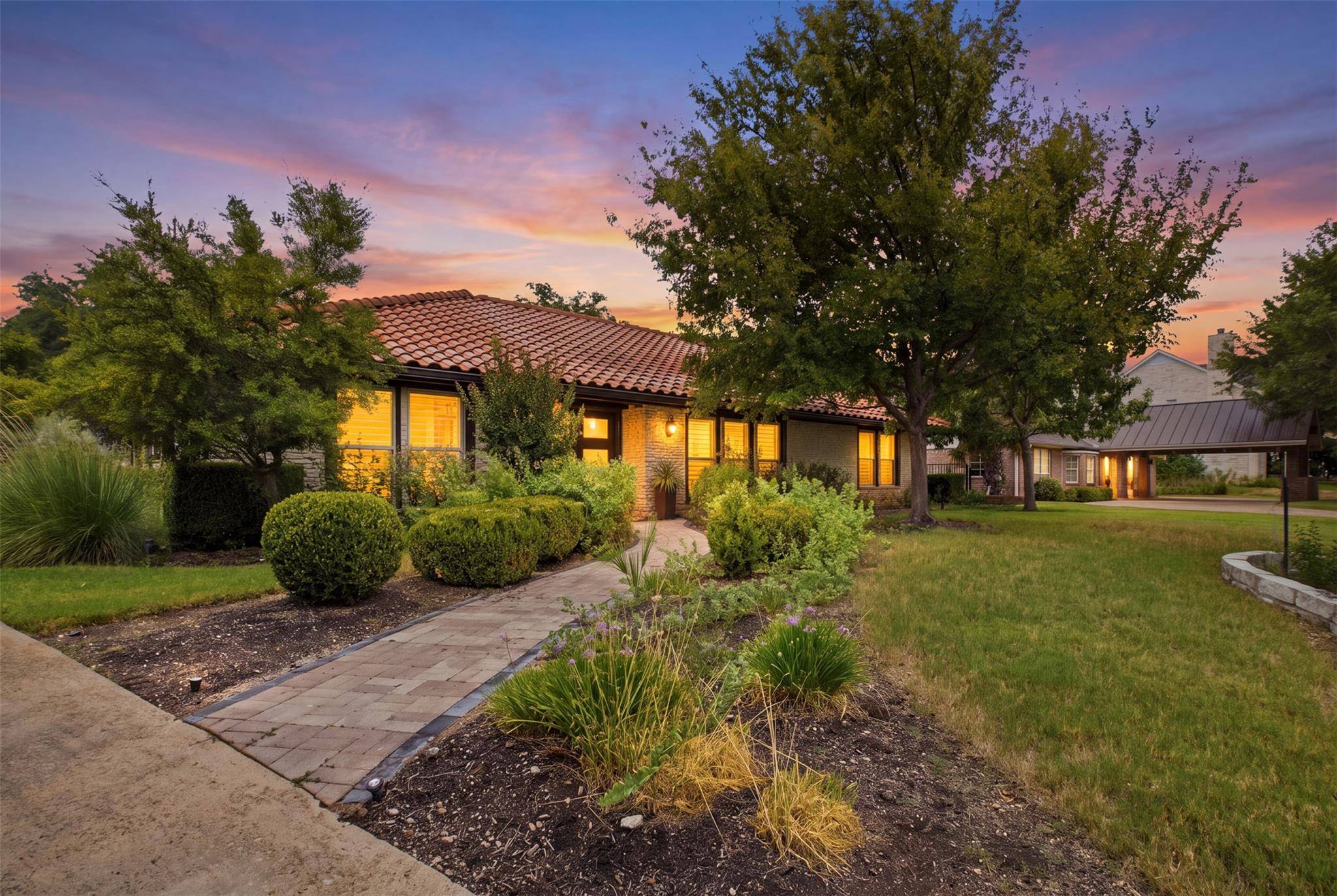 105 Tallstar DR, Lakeway, TX 78734