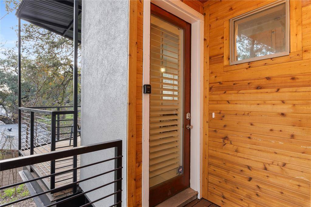 2612 Carnarvon LN #B, Austin, TX 78704