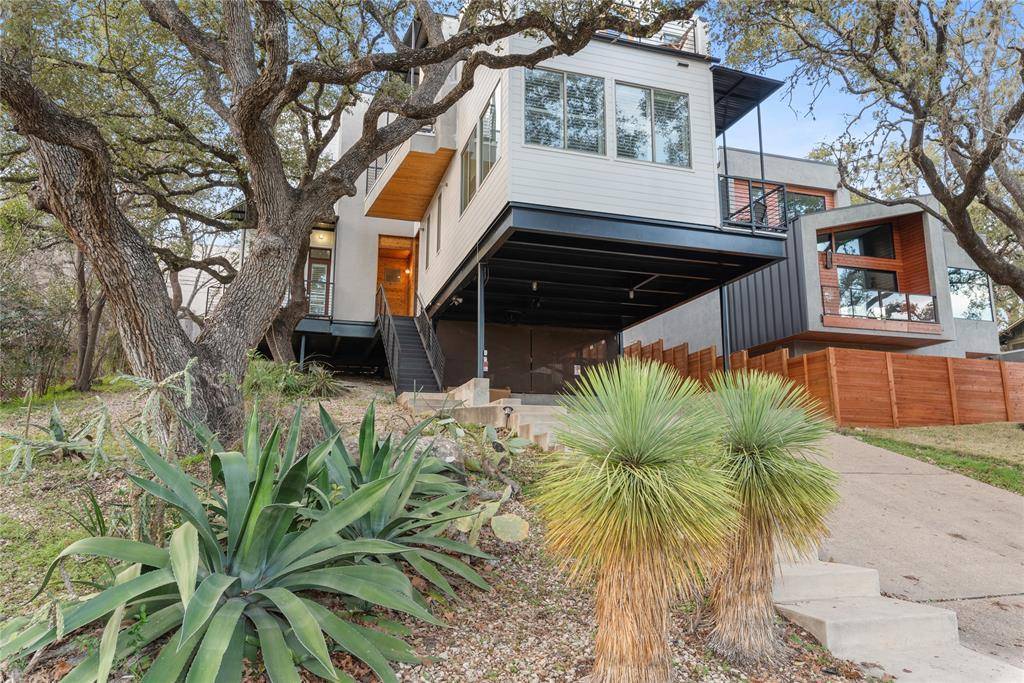 2612 Carnarvon LN #B, Austin, TX 78704
