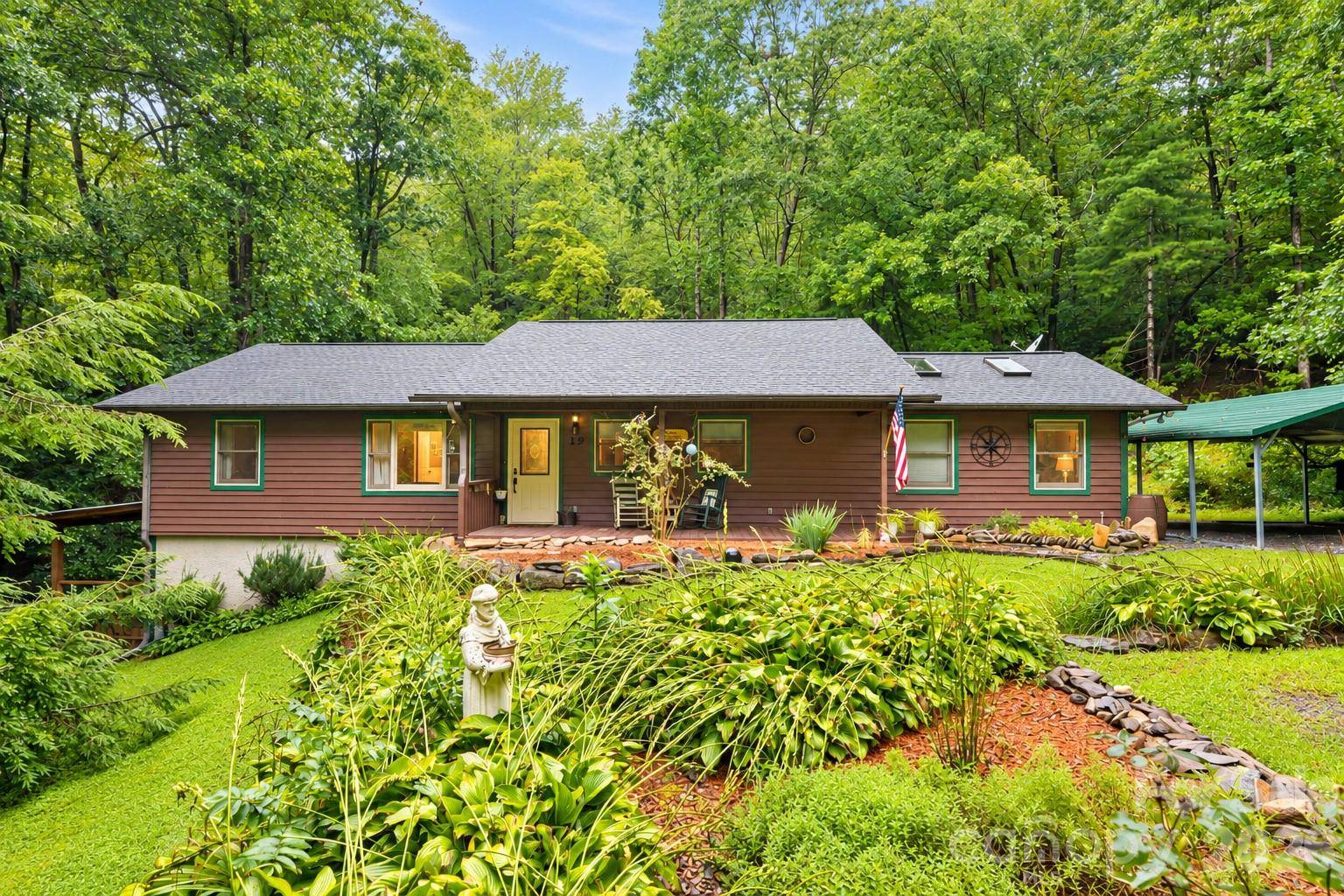 19 Forge DR, Mills River, NC 28759