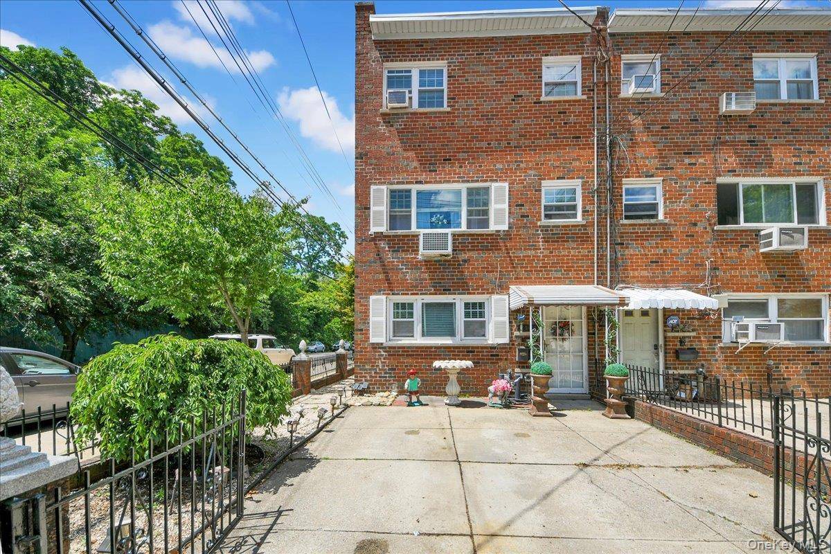 2521 Hollers AVE, Bronx, NY 10475