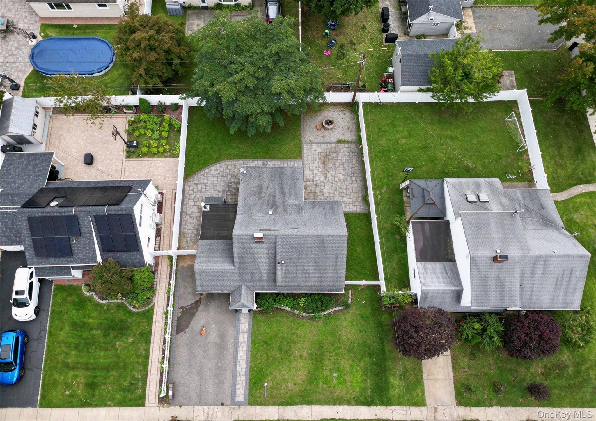 59 March LN, Westbury, NY 11590