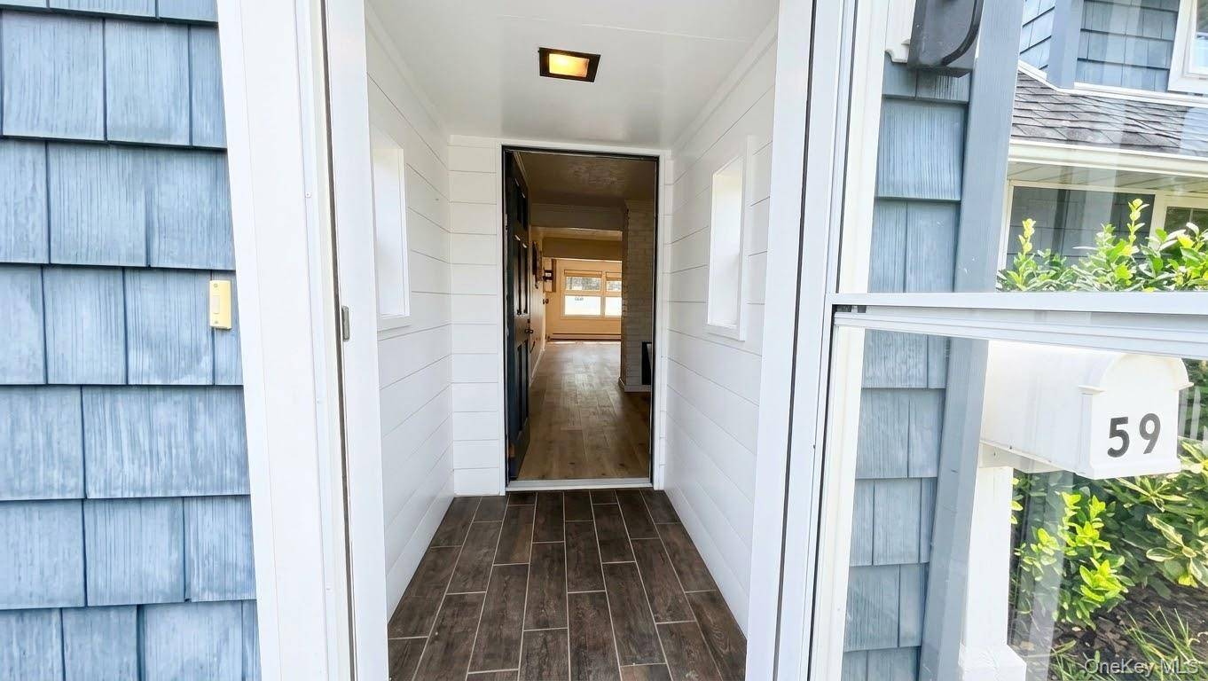 59 March LN, Westbury, NY 11590