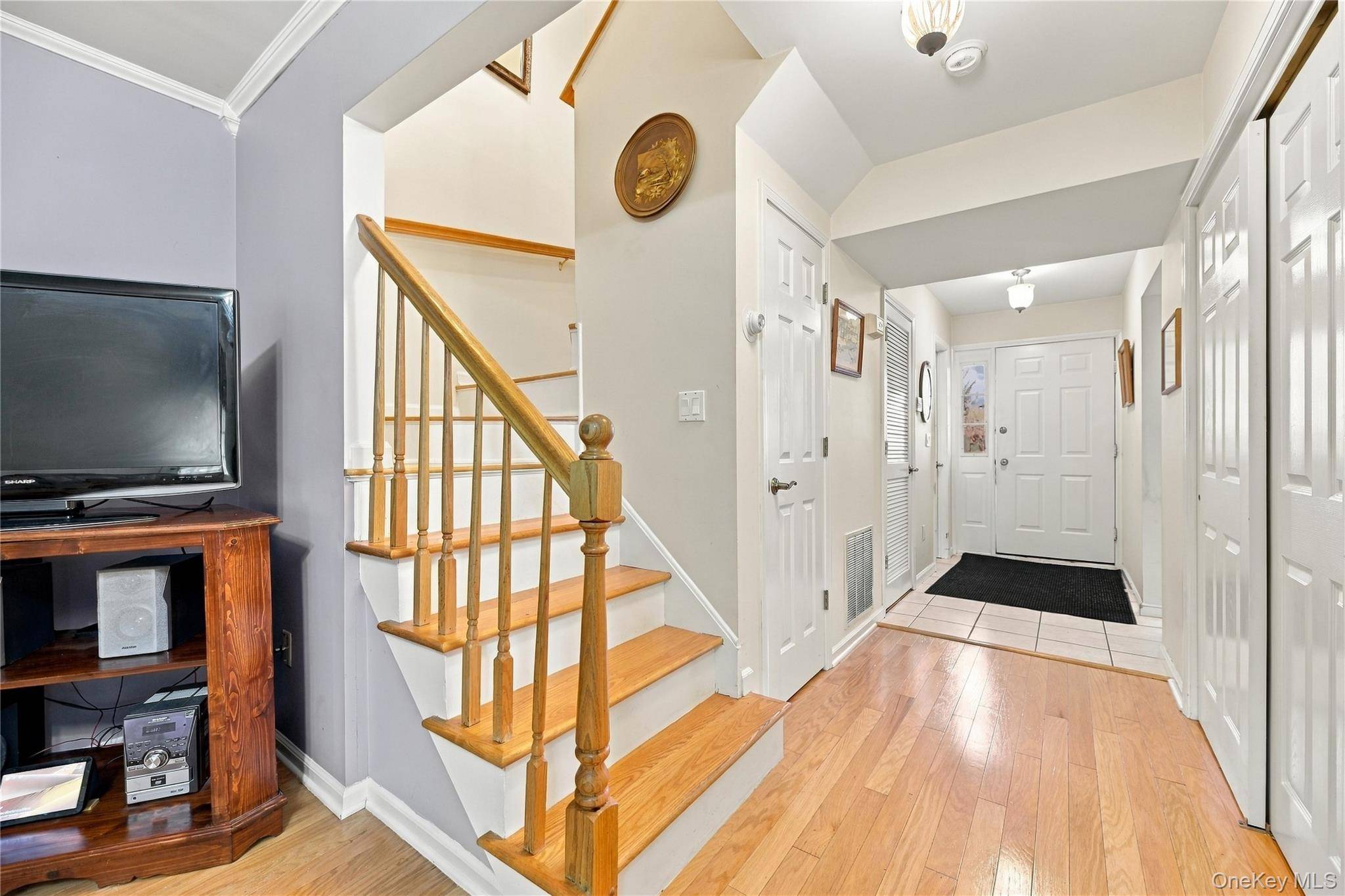 18 Autumn Leaf CT, Montgomery, NY 12549