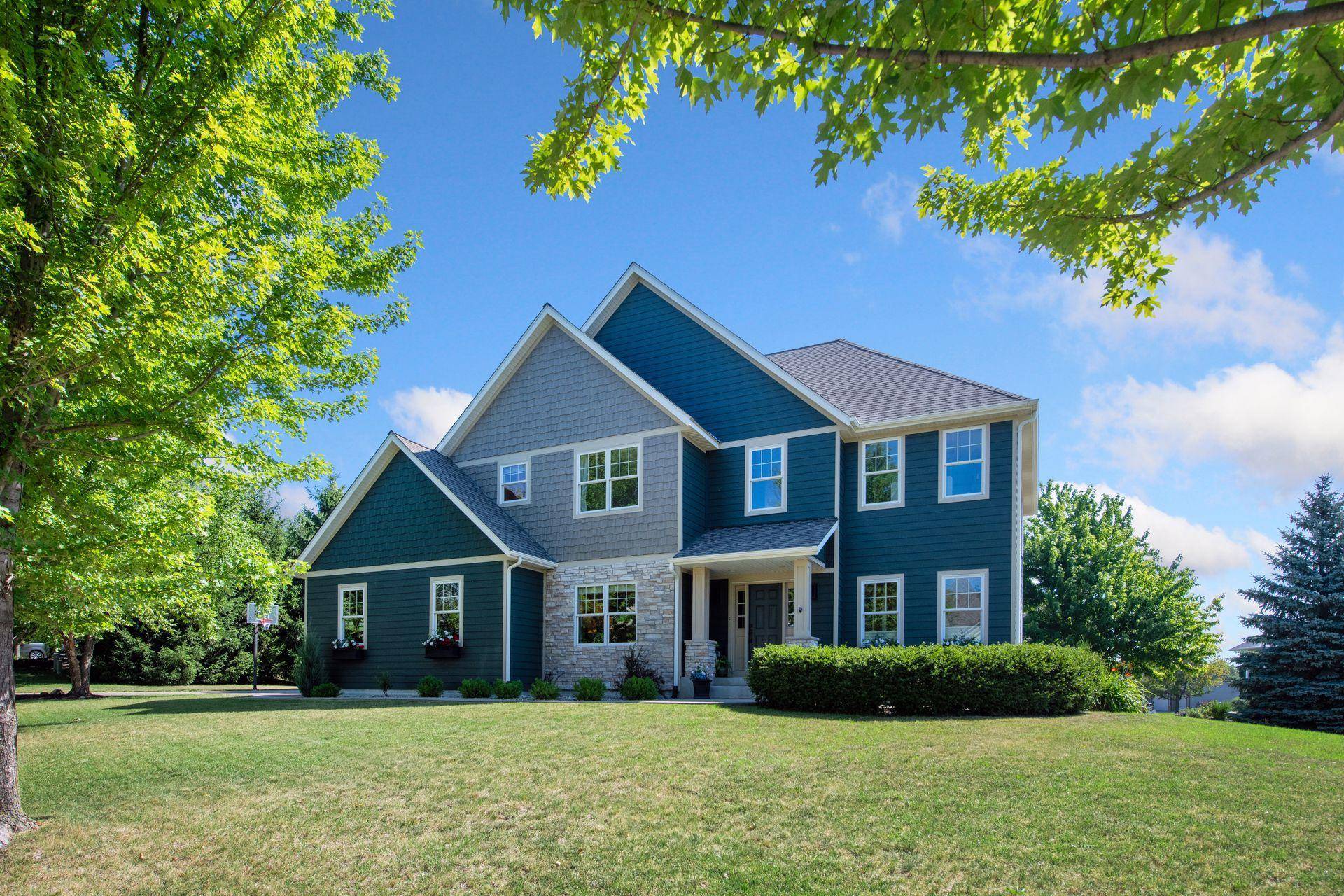 1879 Sandbar CIR, Waconia, MN 55387