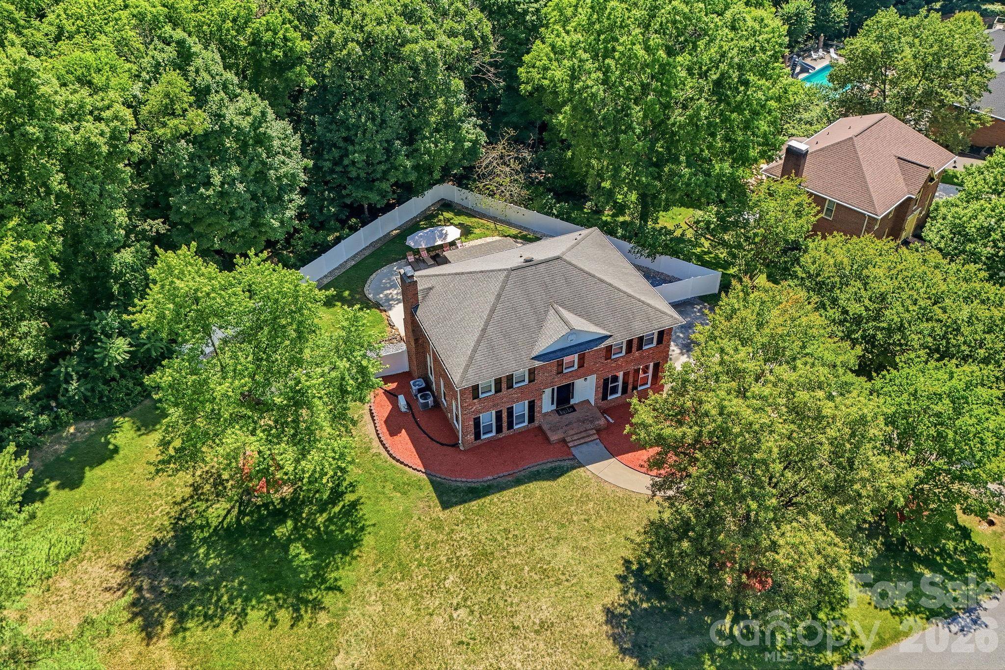 7000 Tramore LN, Clemmons, NC 27012
