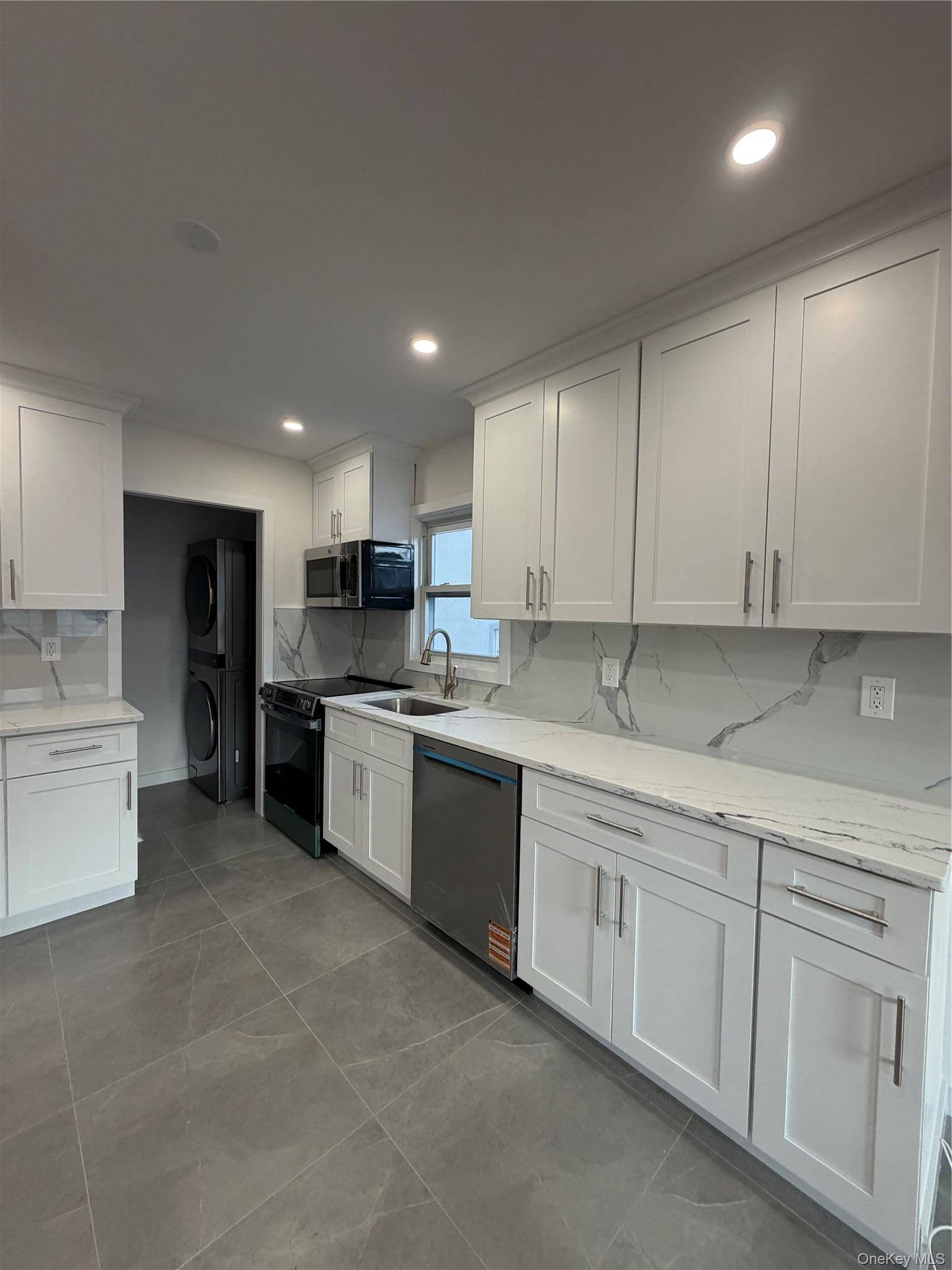 15-80 208th PL, Bayside, NY 11360