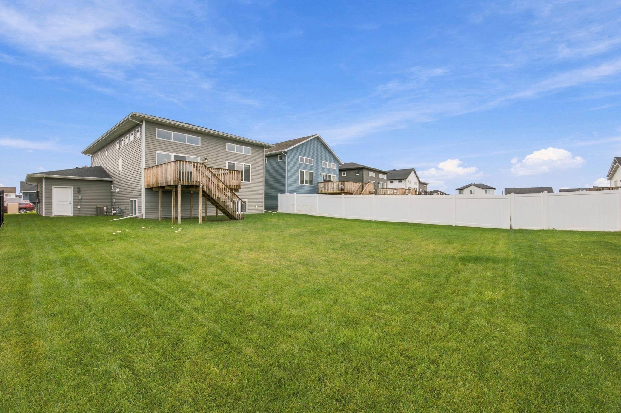 7337 Madelyn LN S, Fargo, ND 58104