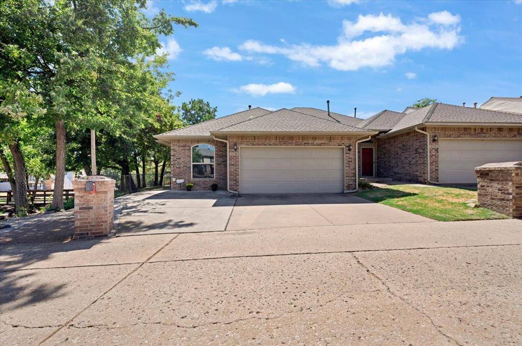330 Woodcreek RD, Edmond, OK 73034