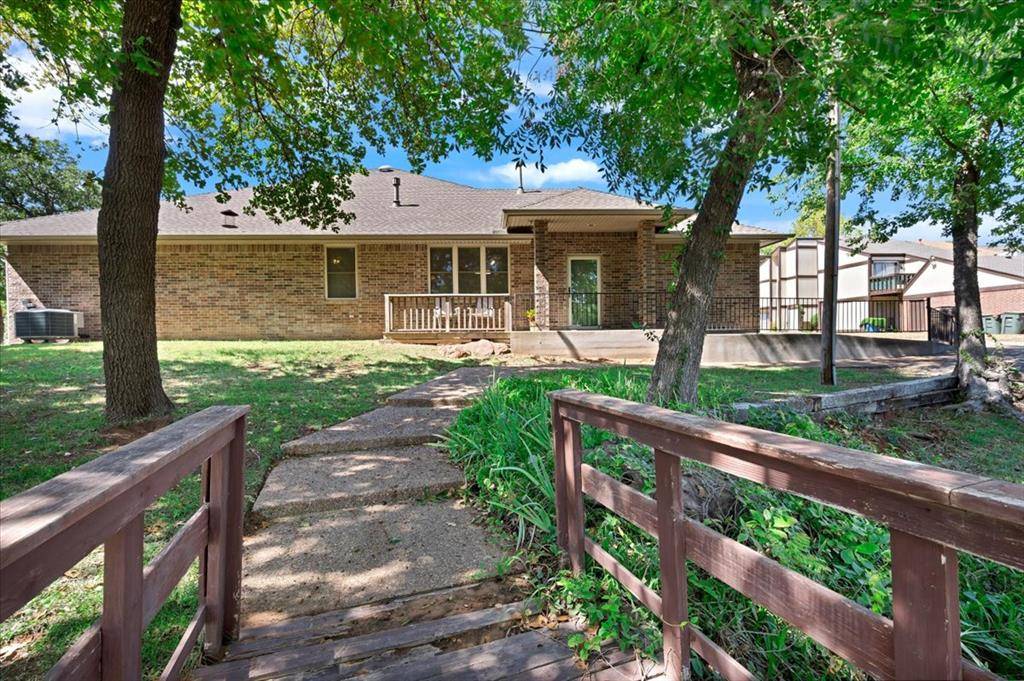 330 Woodcreek RD, Edmond, OK 73034