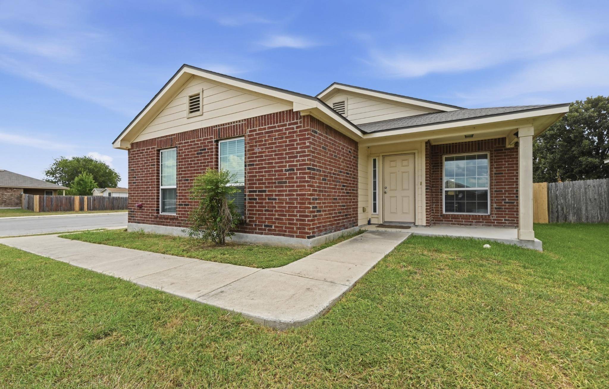 1600 Wedgewood TRL, Lockhart, TX 78644