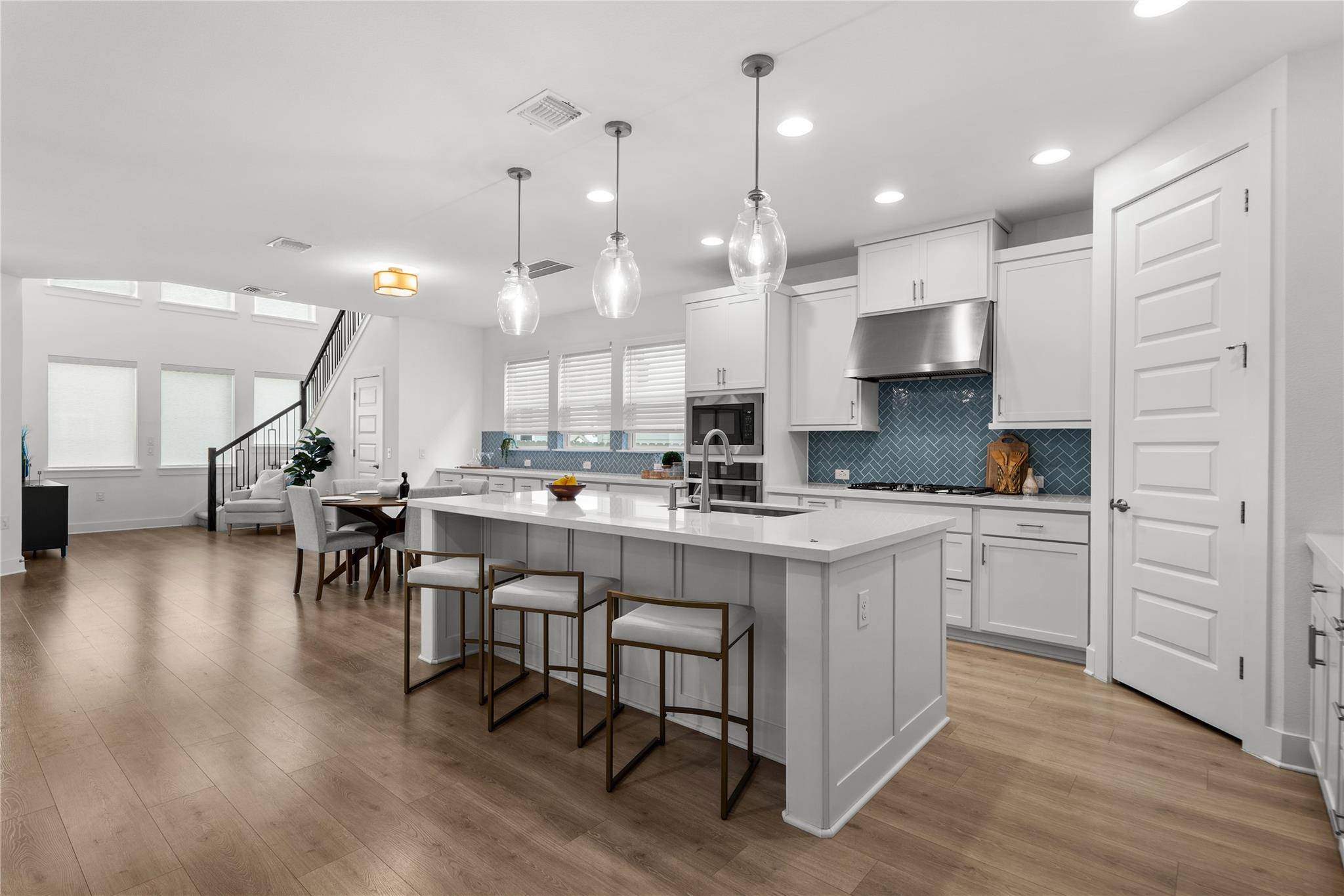 7913 Edmondson BND, Austin, TX 78744