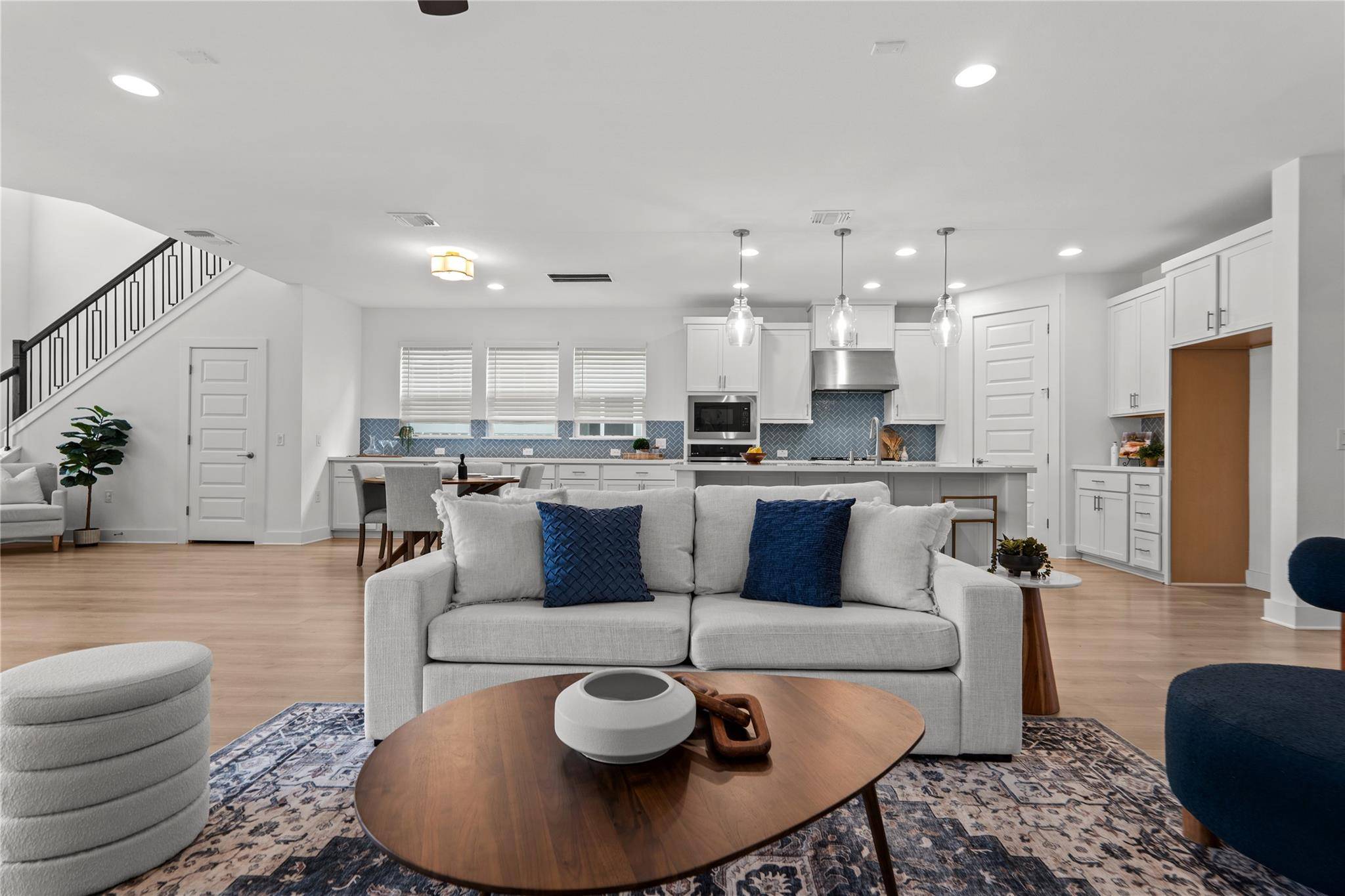 7913 Edmondson BND, Austin, TX 78744