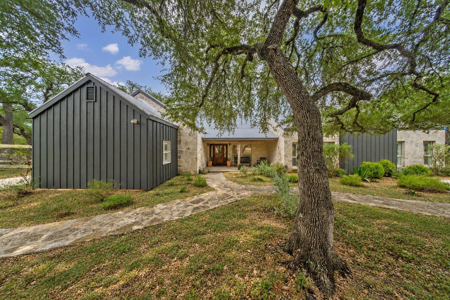 188 Broken Lance DR, Dripping Springs, TX 78620