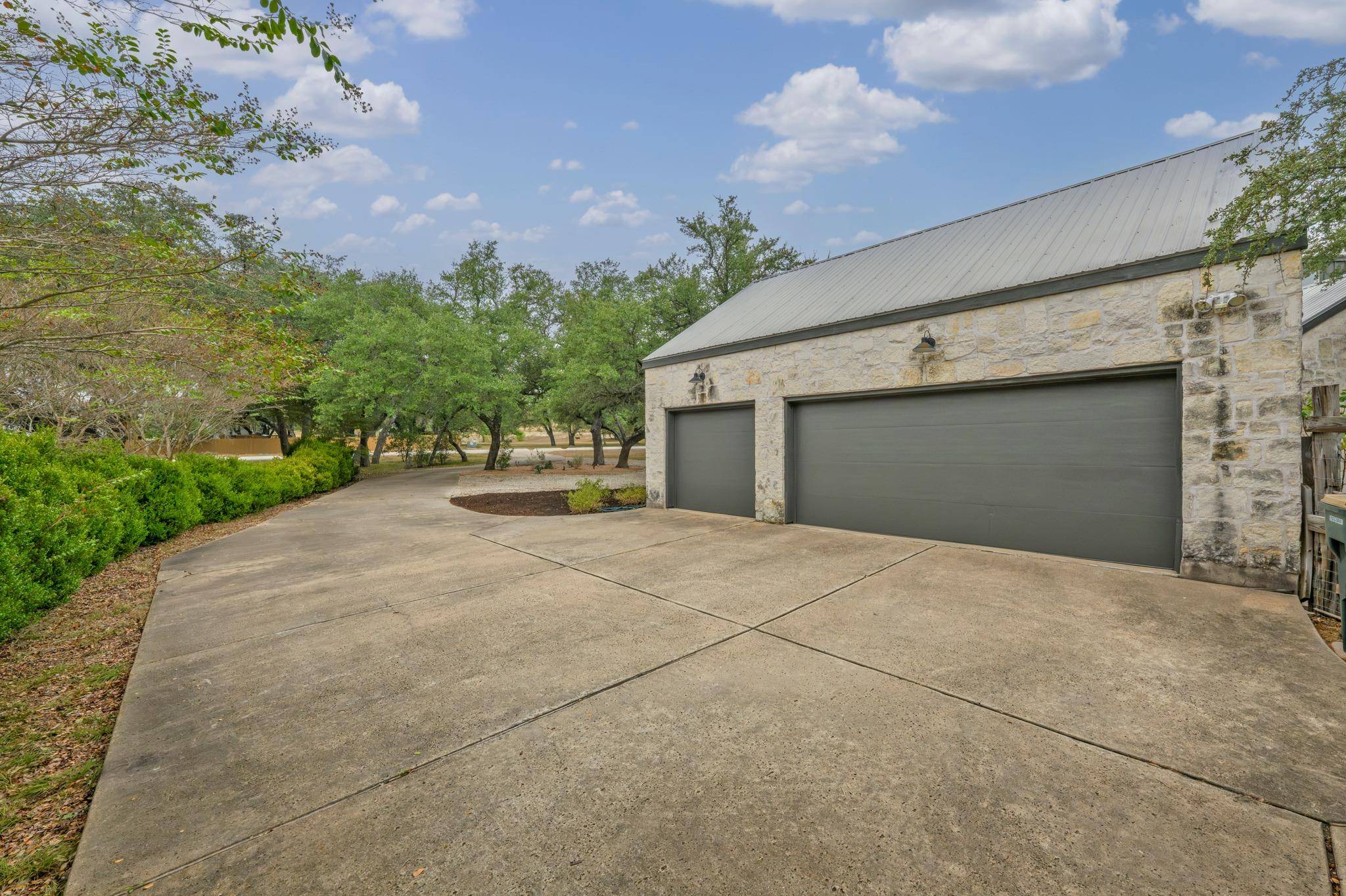 188 Broken Lance DR, Dripping Springs, TX 78620