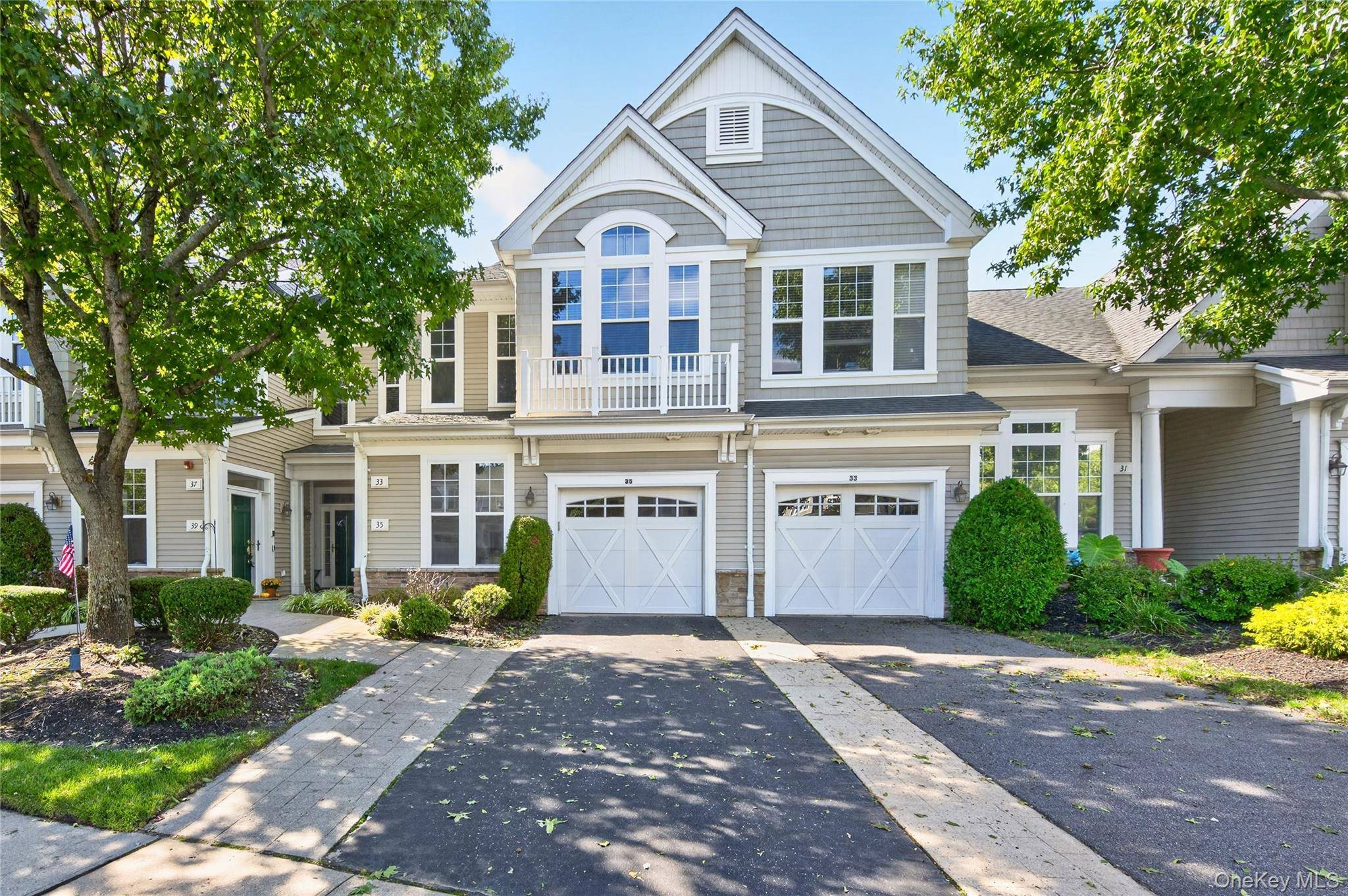 35 Symphony DR, Lake Grove, NY 11755