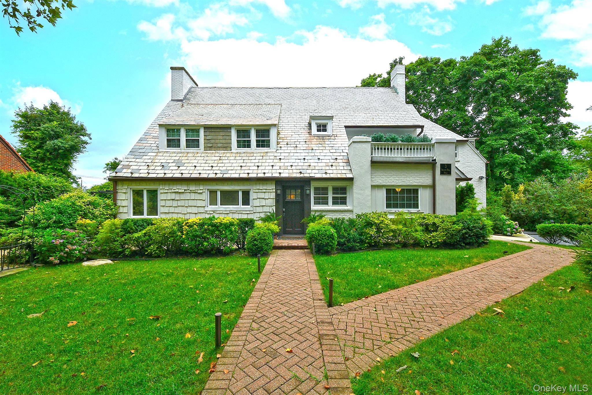 3 Beacon Hill RD, Port Washington, NY 11050
